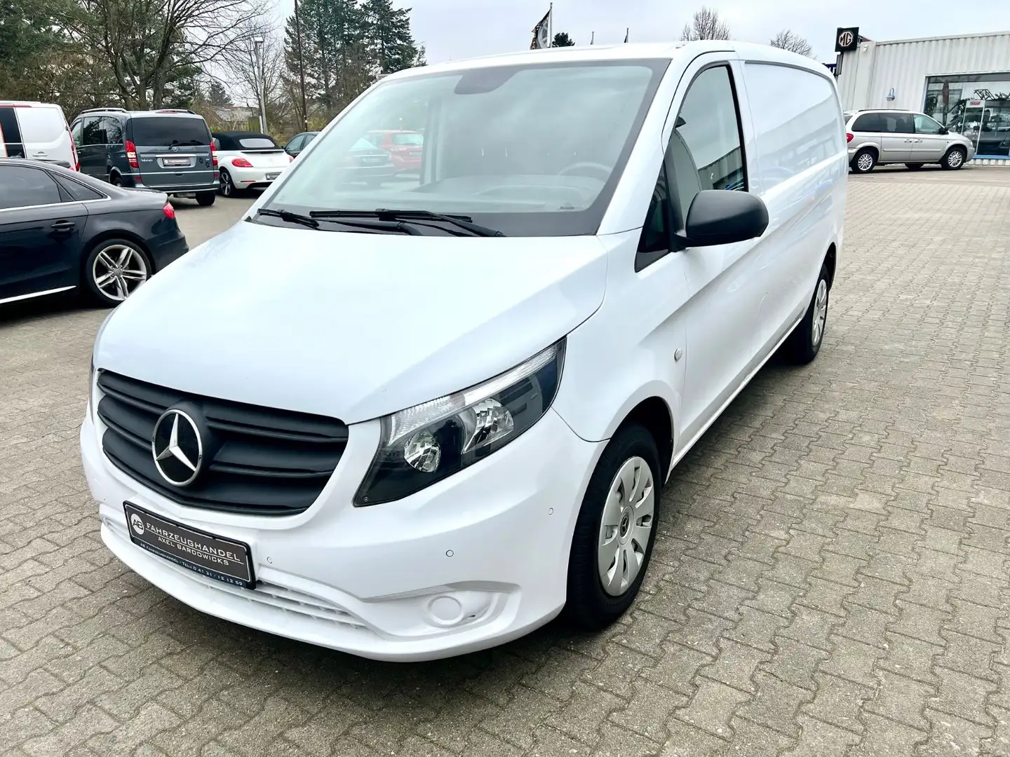 Mercedes-Benz Vito Kasten 114 CDI FWD lang / AHK / Kamera Blanco - 2