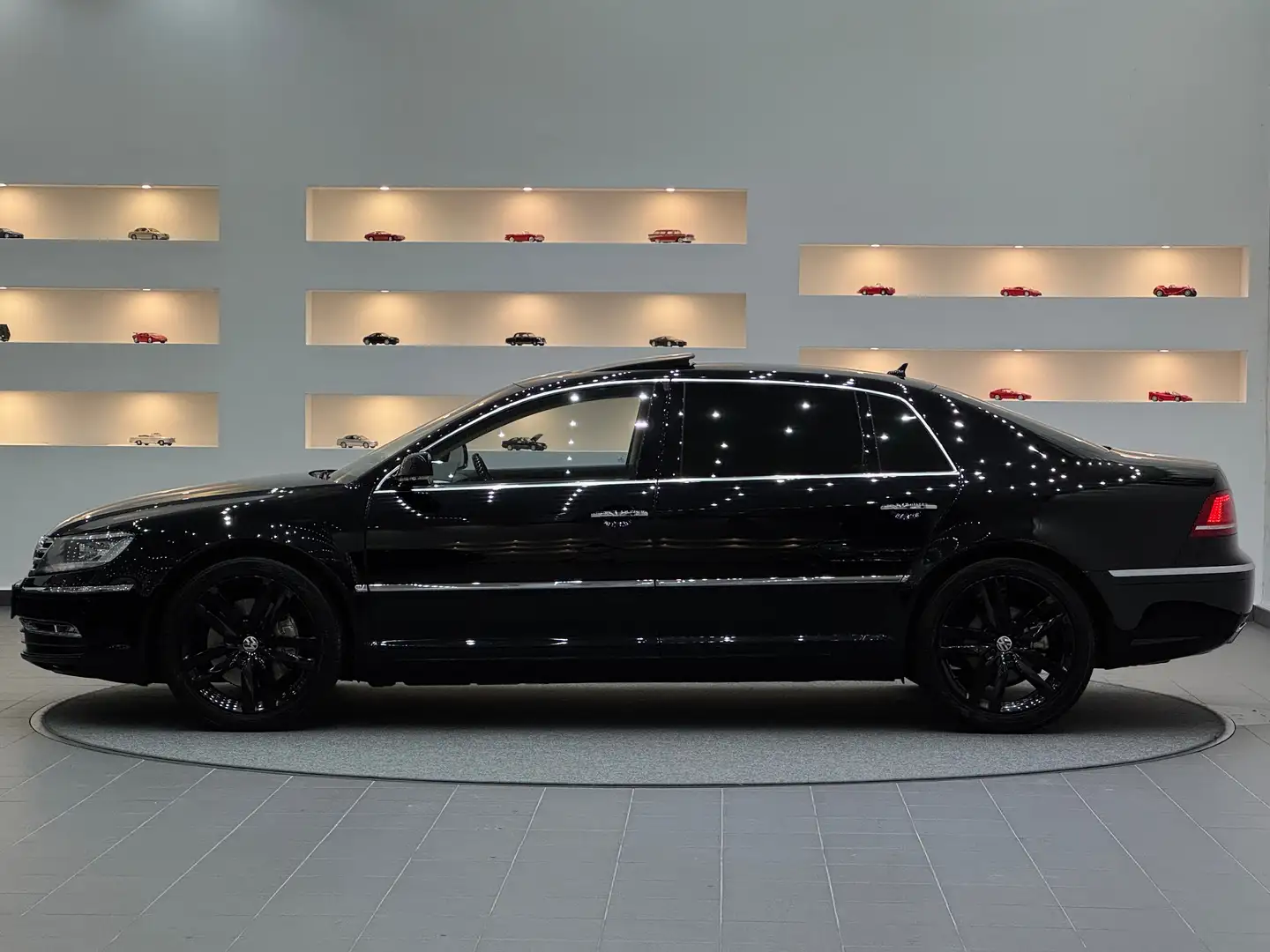 Volkswagen Phaeton V8 4-Sitzer 4Motion lang * 1 of 1 * R-GmbH * Schwarz - 2