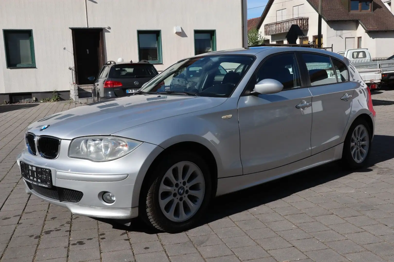 BMW 116 i eGSD - Navi - Sitzh - Steuerkette & TÜV NEU Argent - 1