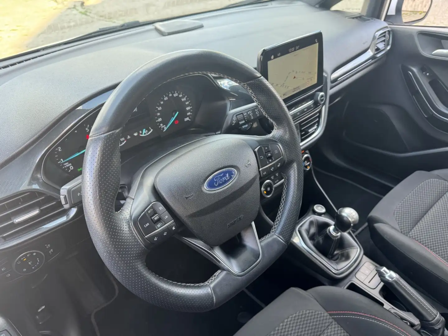 Ford Fiesta 1.0 EcoB. ST-Line Cruise Lane Navi Nap Wit - 2