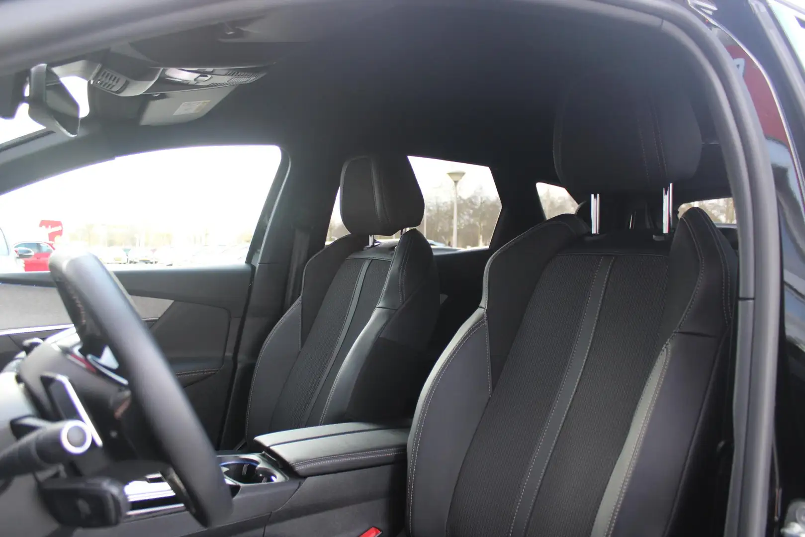 Peugeot 3008 1.2 Hybrid 136PK GT | NAVIGATIE | APPLE CARPLAY/AN Zwart - 2