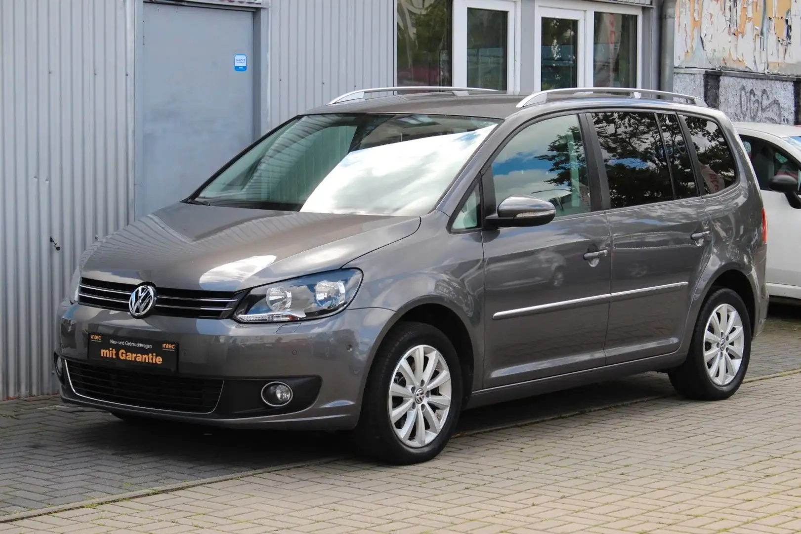 Volkswagen Touran 2.0 TDI DPF Highline Auto.+Navi+Kamera Grau - 1