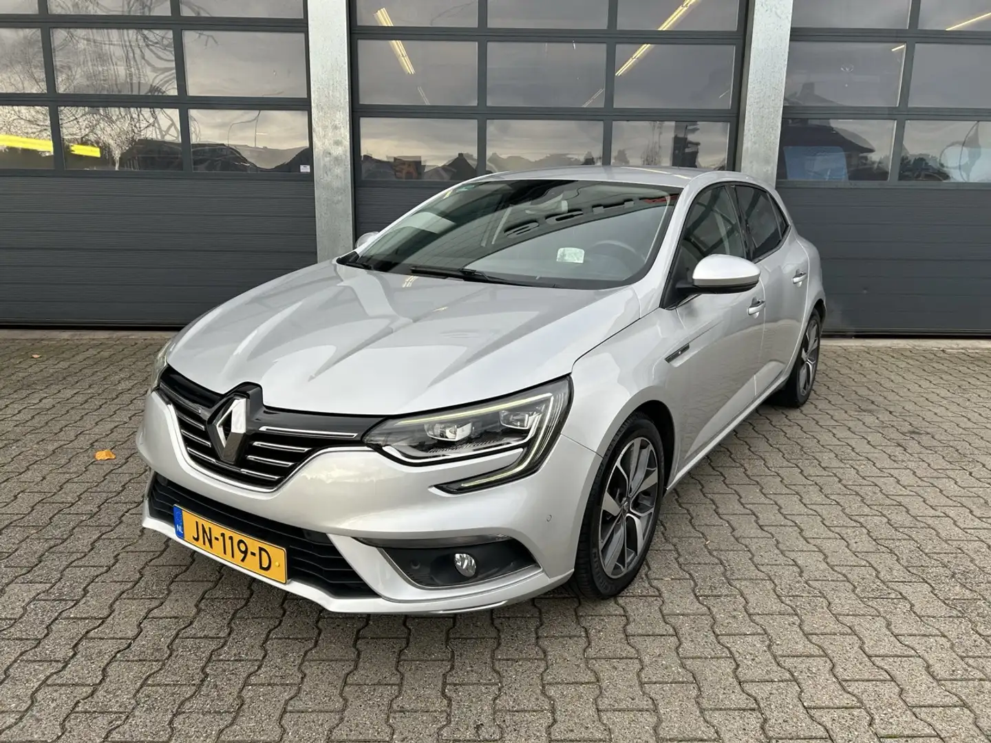 Renault Megane 1.2 TCe 130pk Bose Gris - 1
