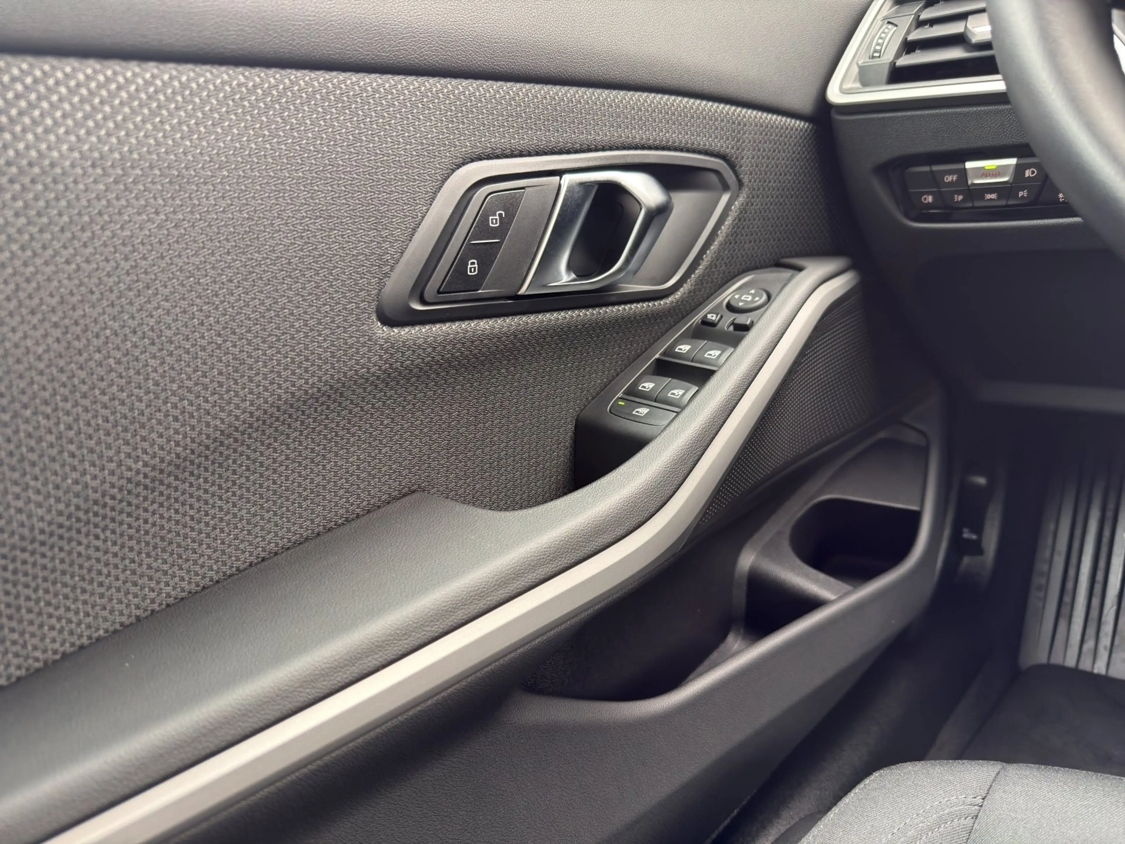BMW 318 i NAVI GRA PDC — photo 16
