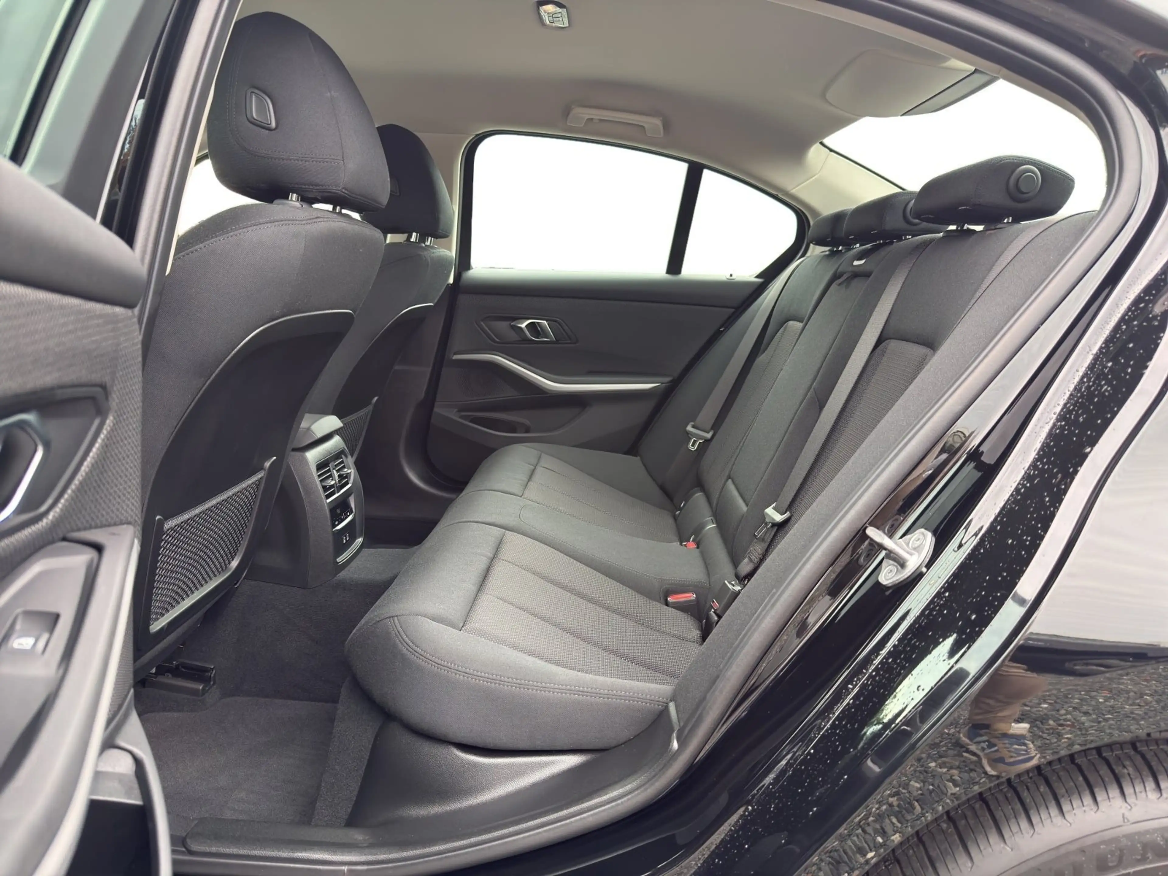 BMW 318 i NAVI GRA PDC — photo 18