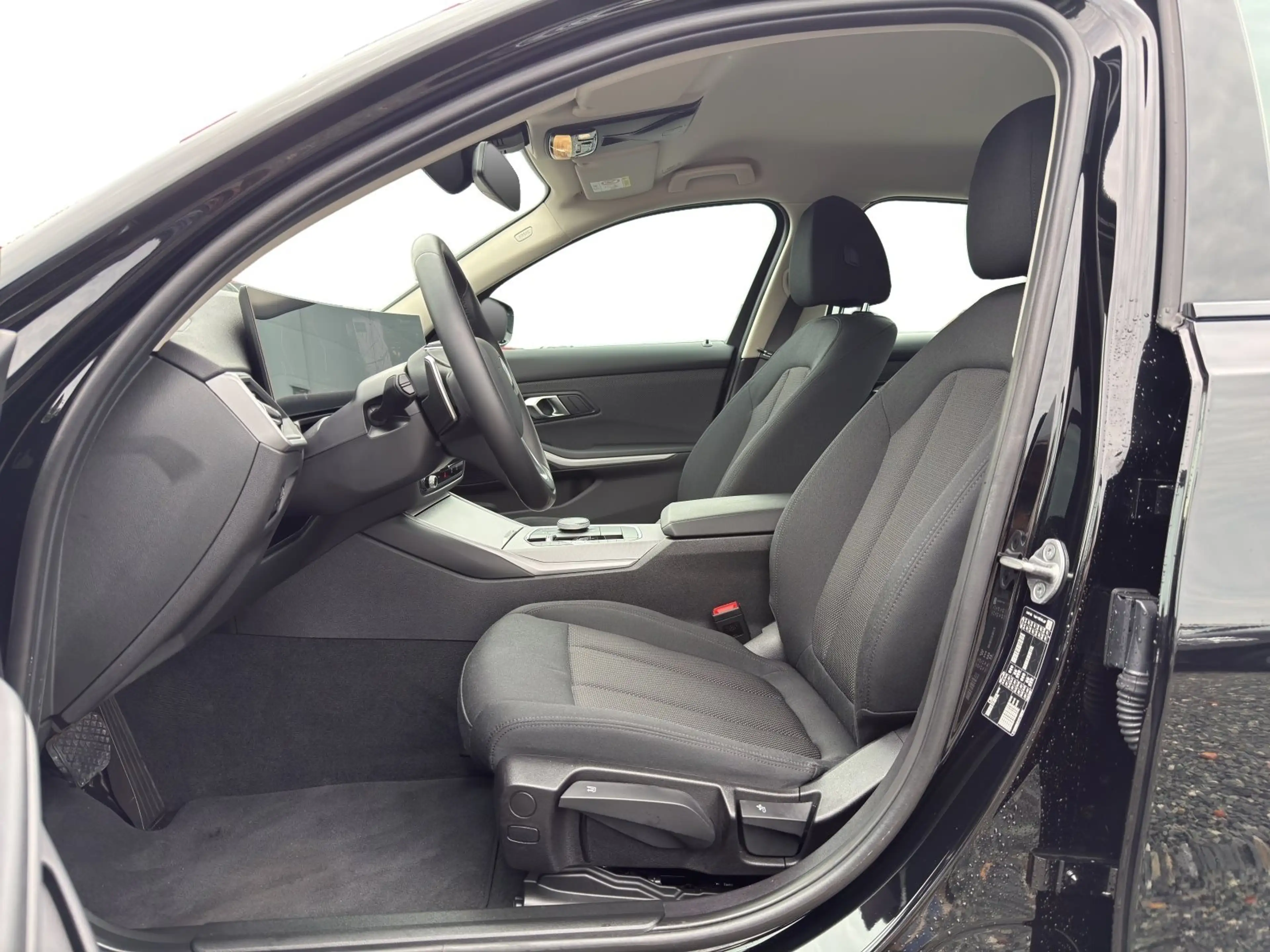 BMW 318 i NAVI GRA PDC — photo 17