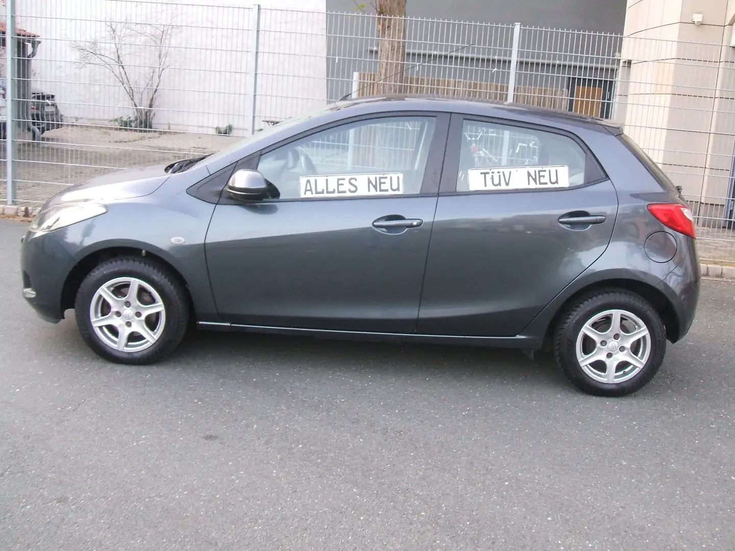 Mazda 2 -1,3 Face Lift* 1.HAND*auf wunsch TÜV-ALLES-NEU Grau - 2