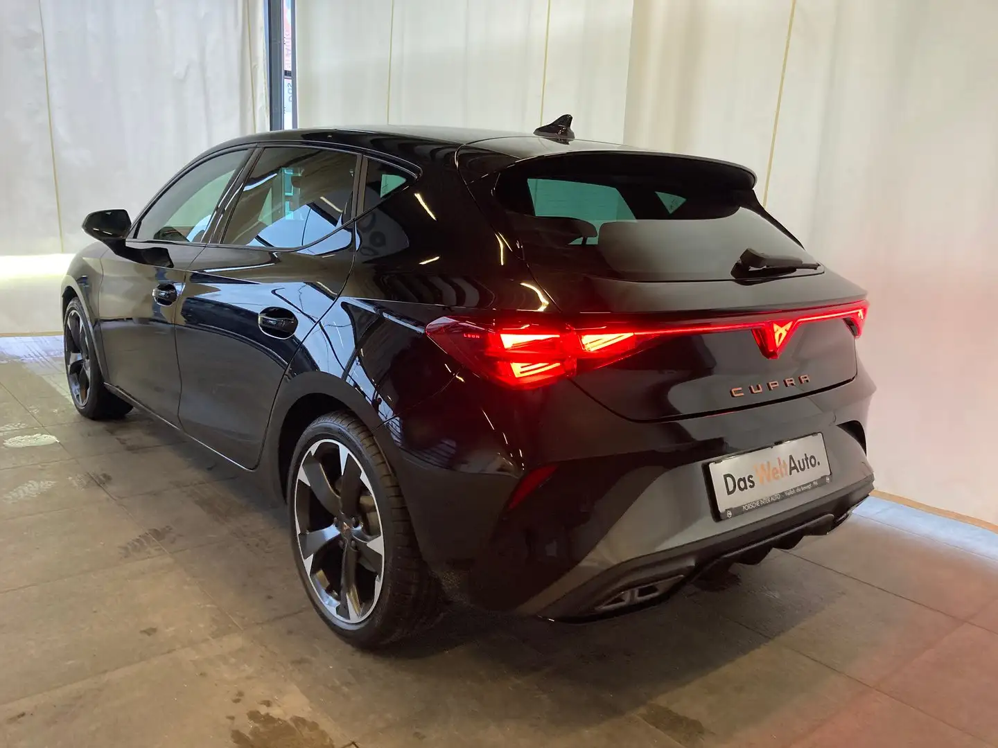 CUPRA Leon 1.5 TSI 150 PS ACT Schwarz - 2