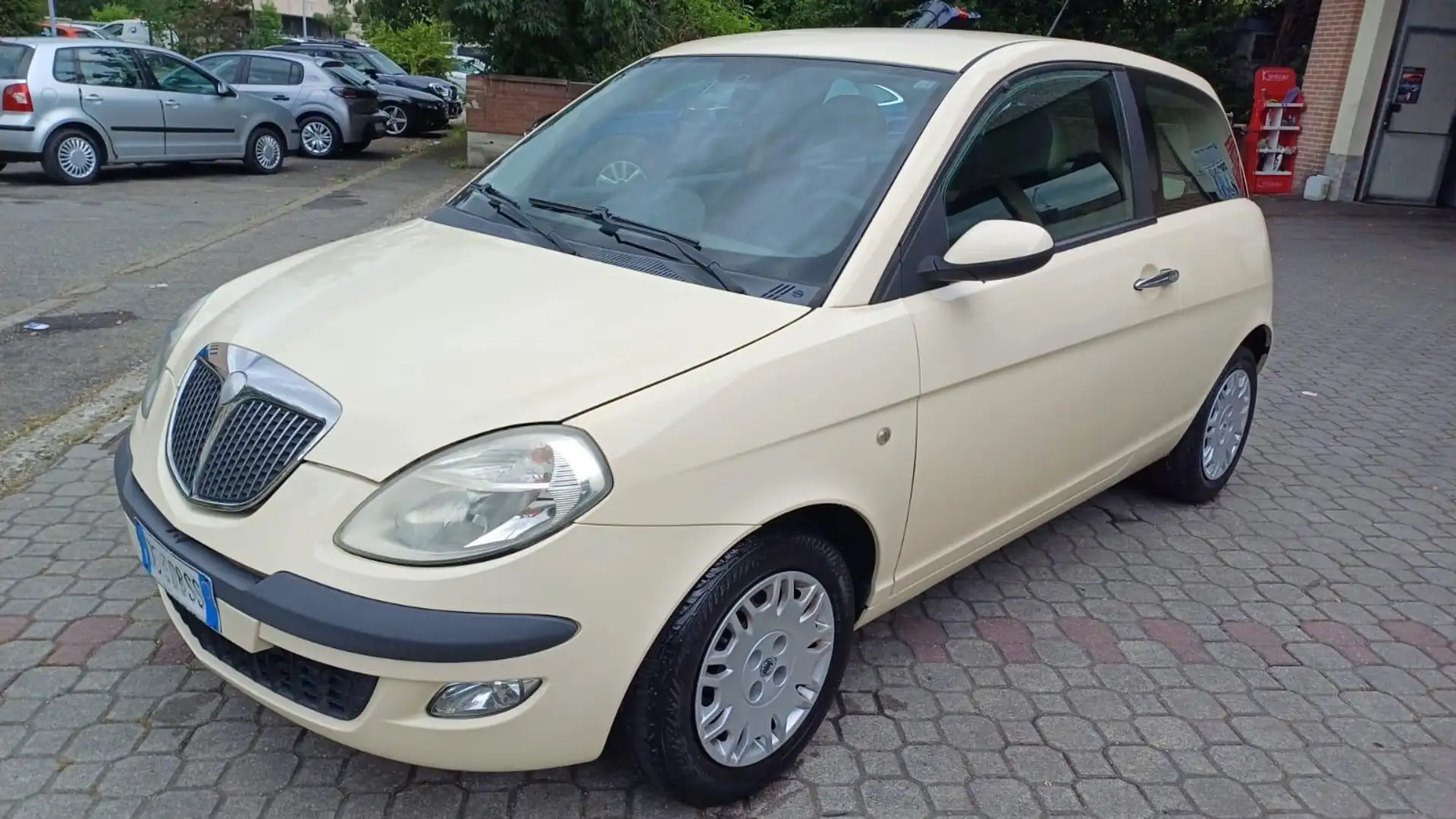 Lancia Ypsilon 1.2 8v Oro - 1