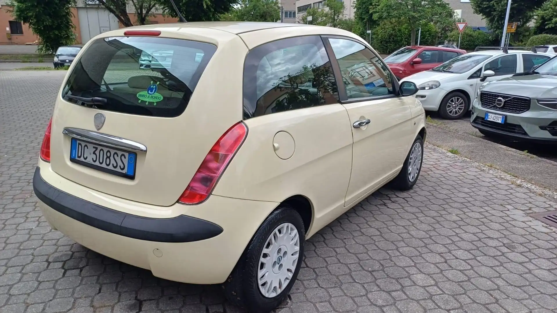 Lancia Ypsilon 1.2 8v Oro - 2