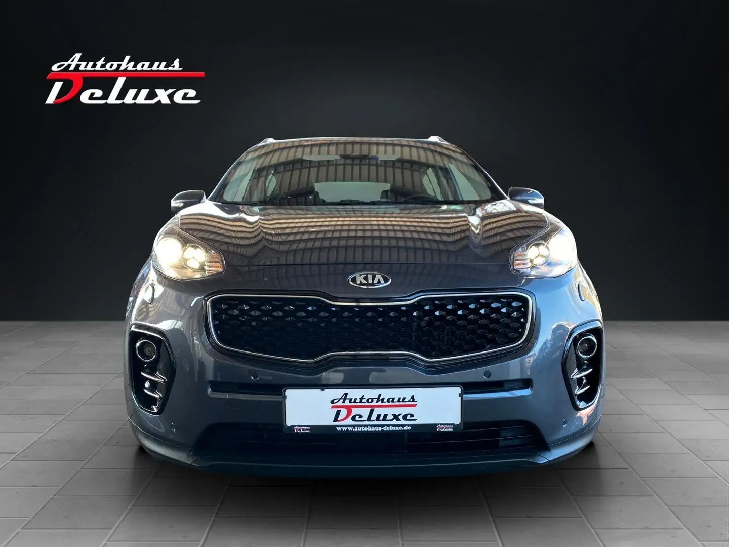 Kia Sportage 2,0CRDi 4WD KAMERA-PANORAMA-ACC-AHK-JBL Grau - 2