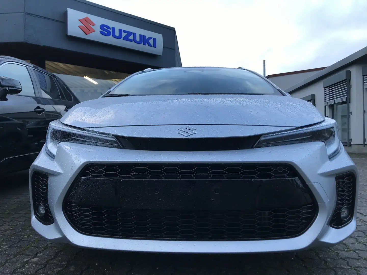 Suzuki Swace Wir feiern 40 Jahre-Jubiläum/Preis bis 31.03.26 Plateado - 1