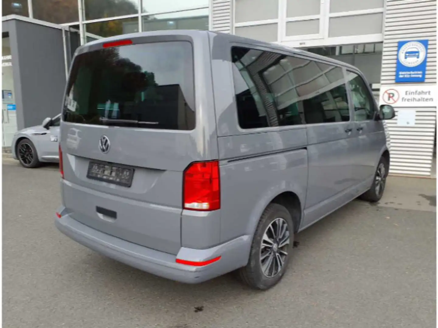Volkswagen T6.1 Multivan nza 2.0 TDI Family Rear View Gris - 2