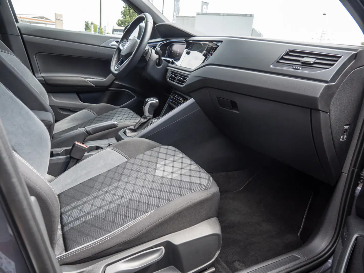 Volkswagen Taigo 1.0 TSI R-Line KAMERA NAVI MATRIX-LED Grau - 2