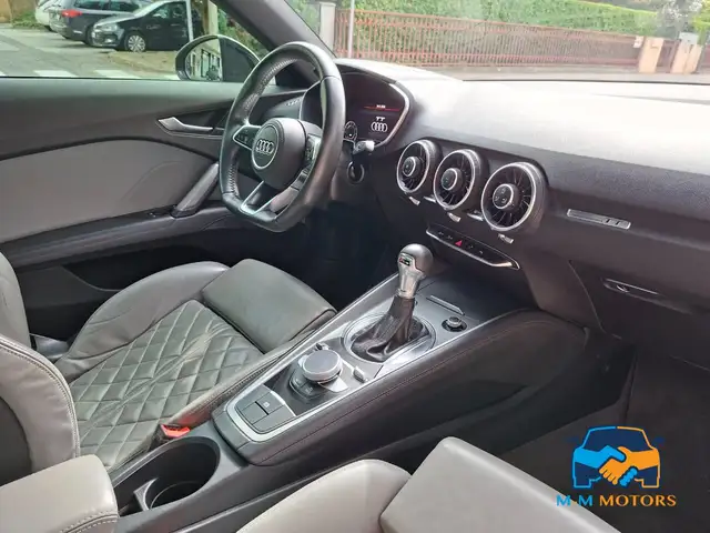 Audi TT view 10