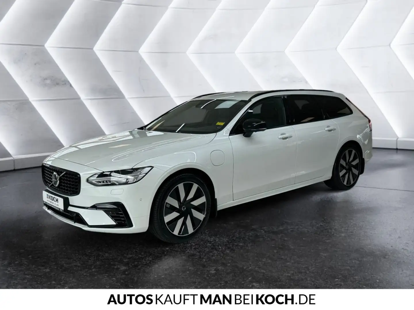 Volvo V90 T6 Plug-In AWD Plus Dark Harman BLIS 360°AHK Weiß - 2