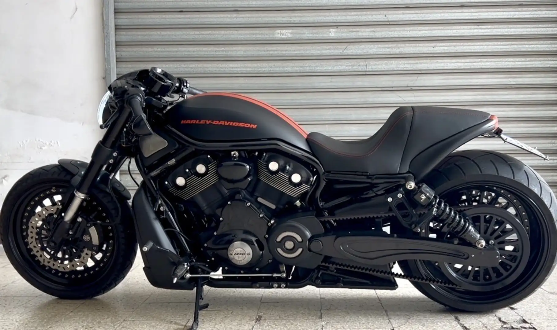 Harley-Davidson Night Rod Custom - 2