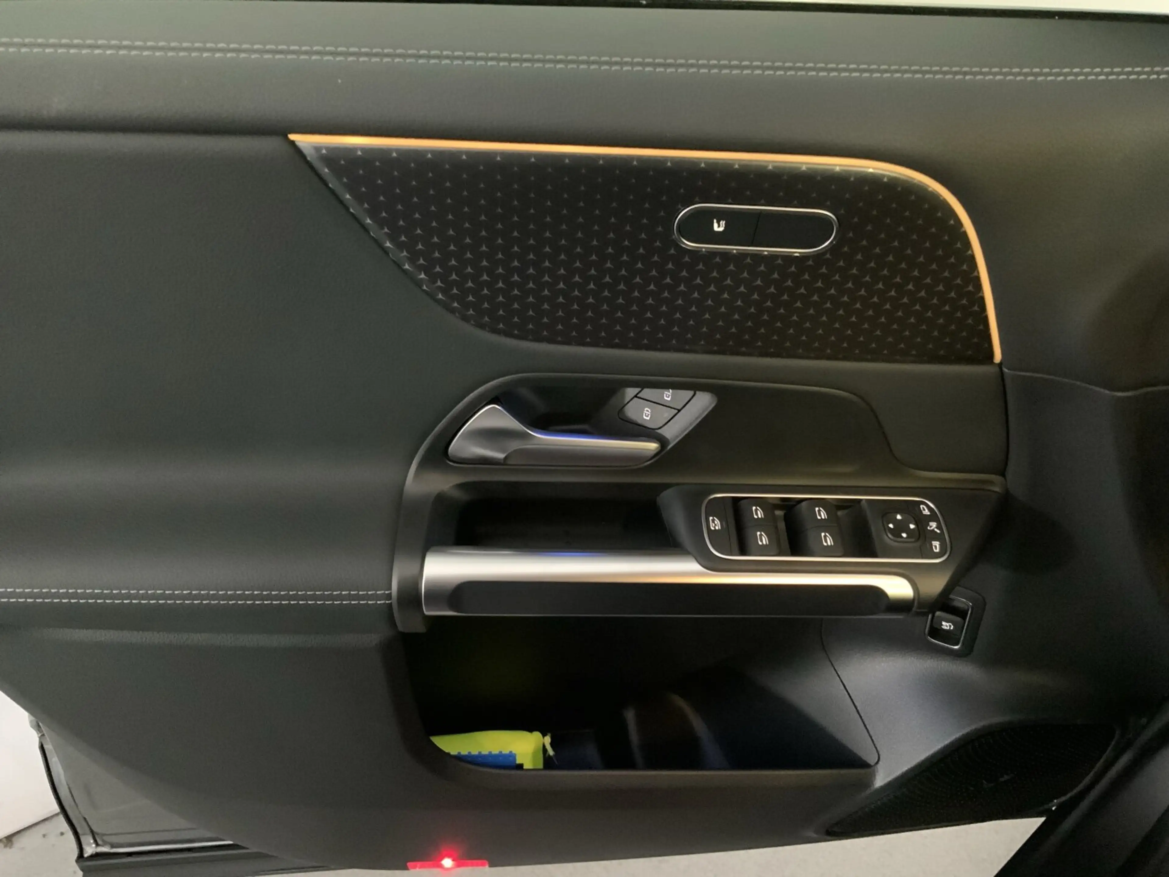 Mercedes-Benz EQB 300 EQB 300 4MATIC  Progressive Navi/Pano.-Dach/Klima — photo 12