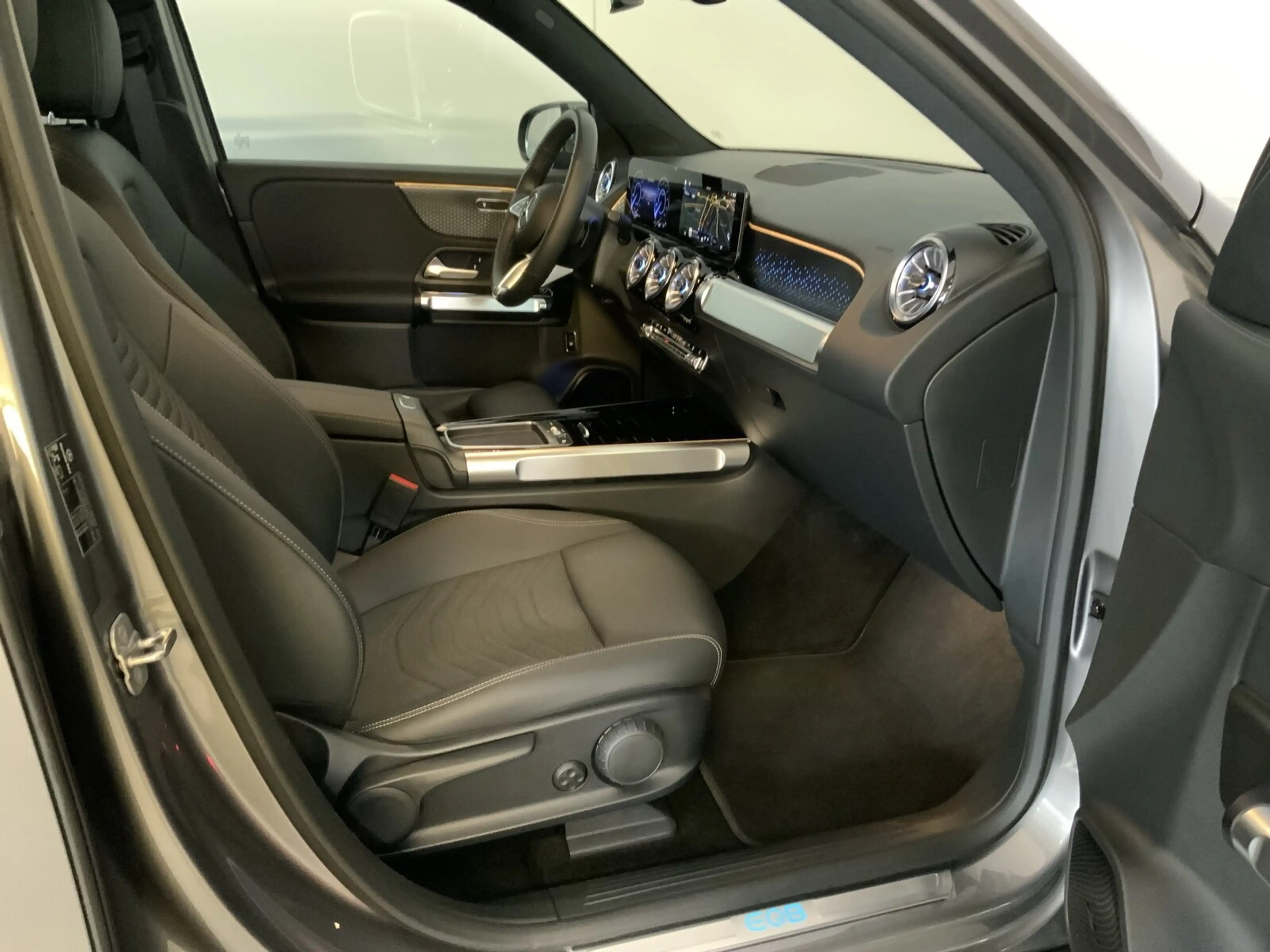 Mercedes-Benz EQB 300 EQB 300 4MATIC  Progressive Navi/Pano.-Dach/Klima — photo 13