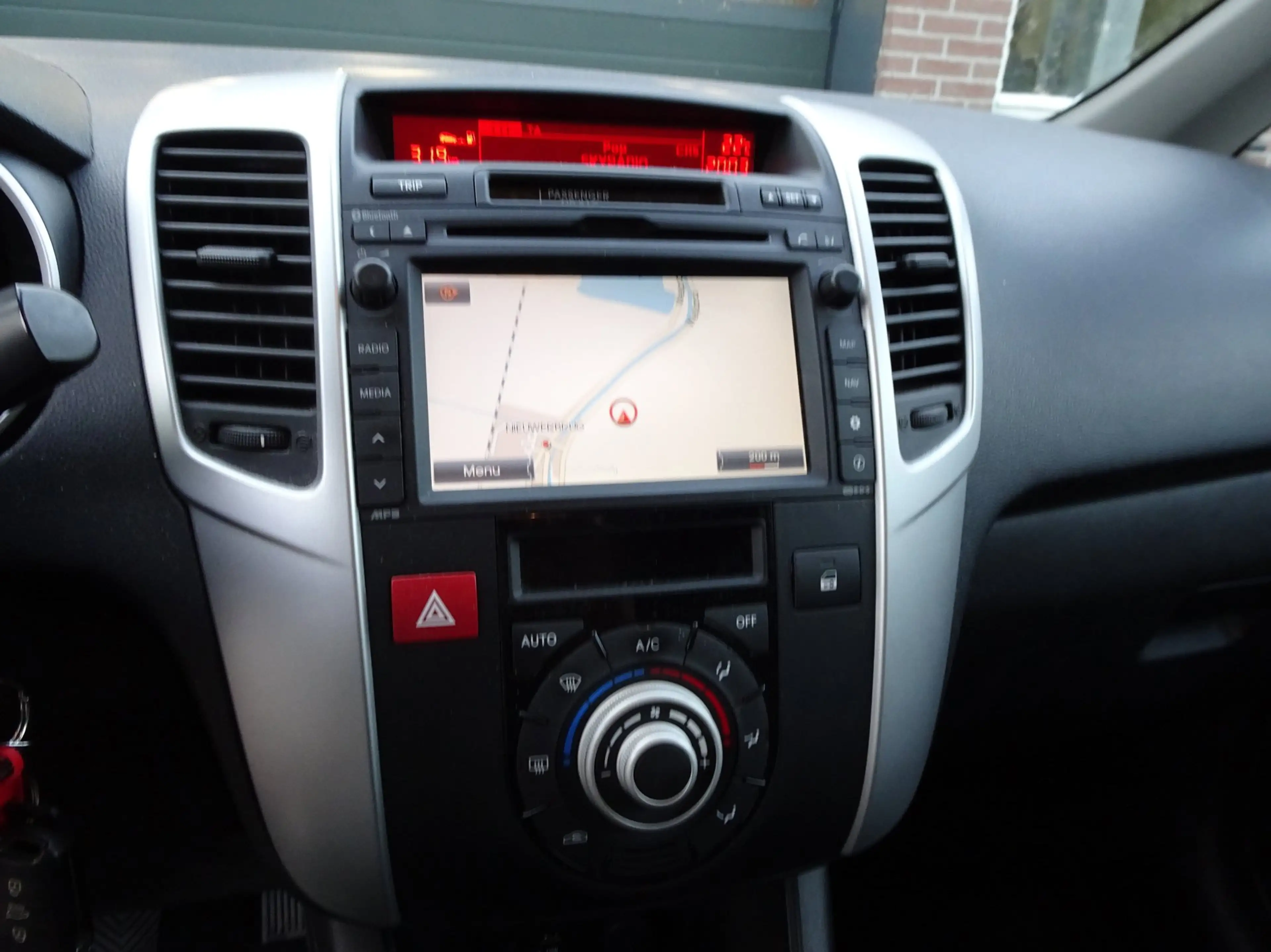 Kia Venga 1.4 CVVT ExecutiveLine — photo 14