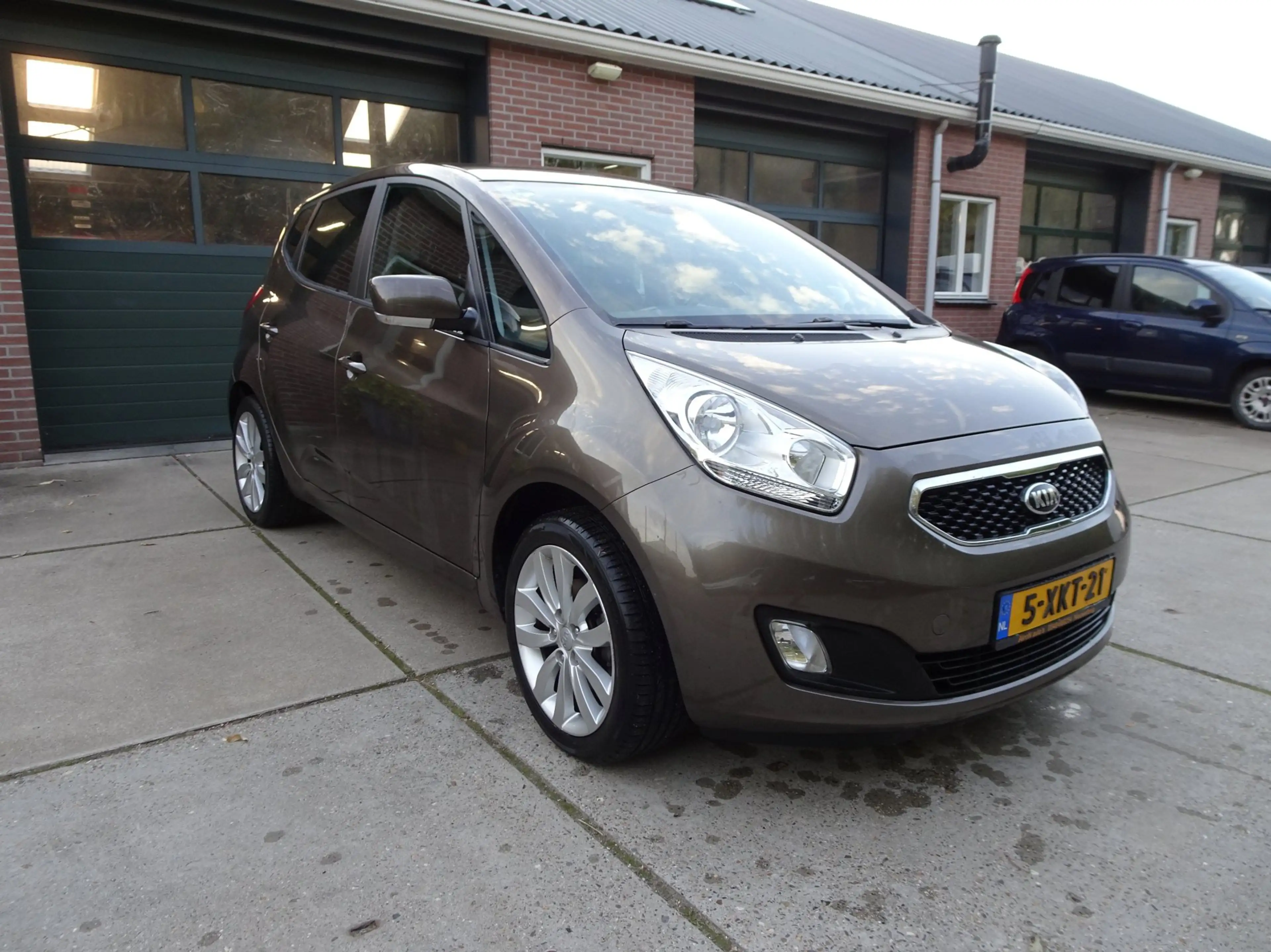 Kia Venga 1.4 CVVT ExecutiveLine — photo 3