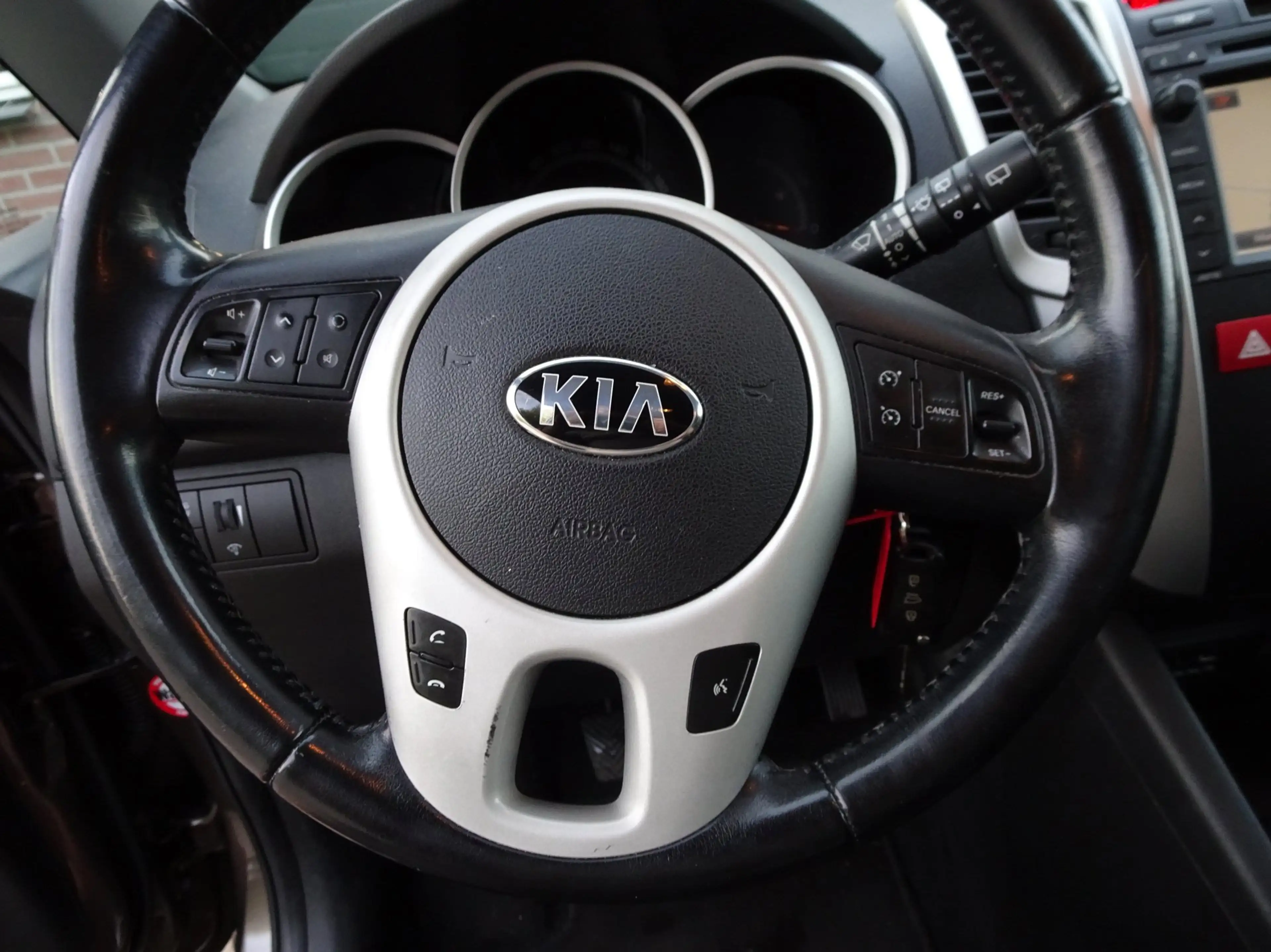 Kia Venga 1.4 CVVT ExecutiveLine — photo 13