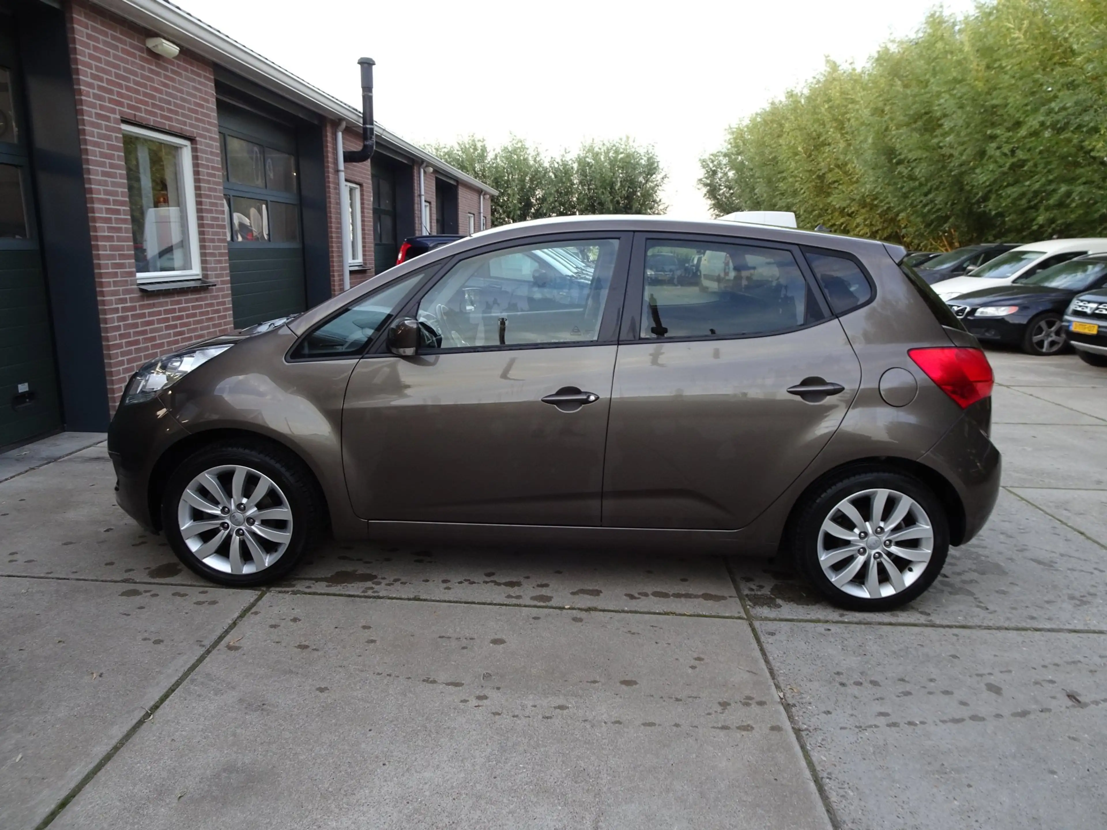 Kia Venga 1.4 CVVT ExecutiveLine — photo 6