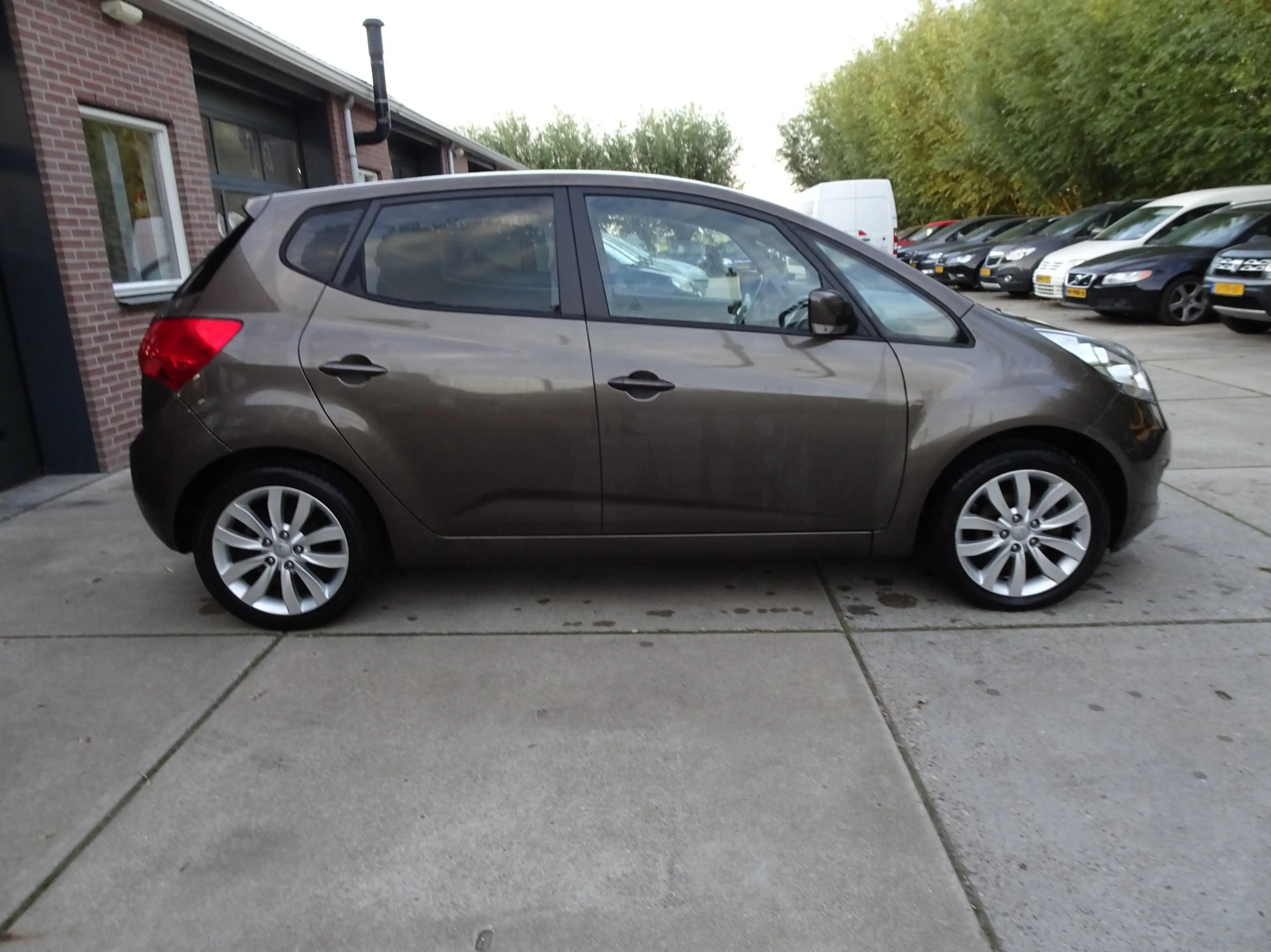 Kia Venga 1.4 CVVT ExecutiveLine — photo 4