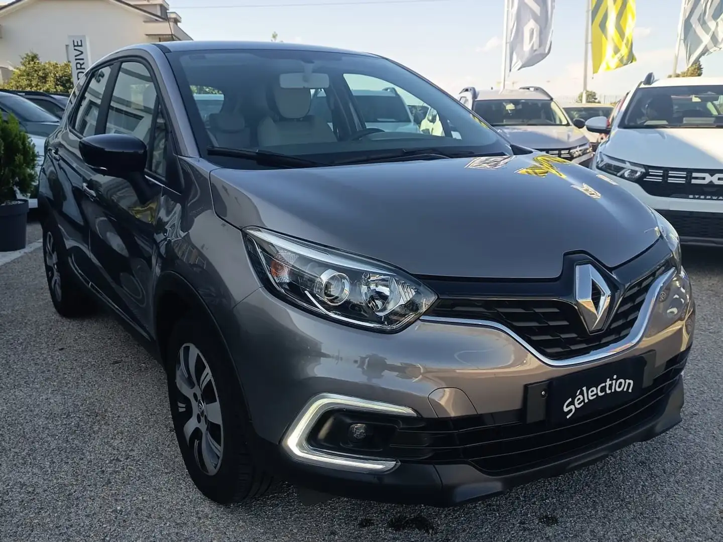 Renault Captur Captur I  0.9 tce Zen 90cv Grijs - 1