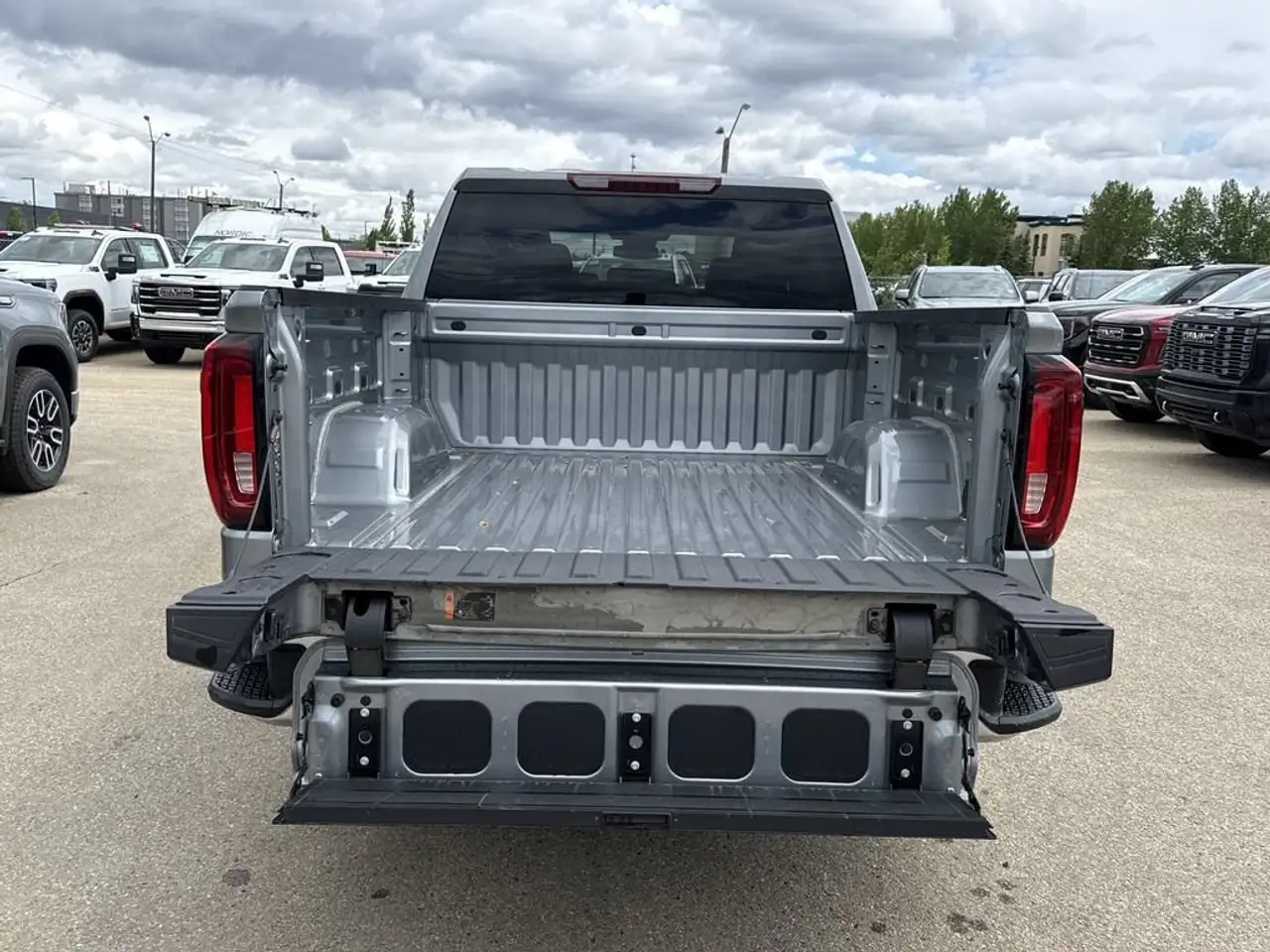 GMC Sierra 1500 снимка GMC Sierra 1500