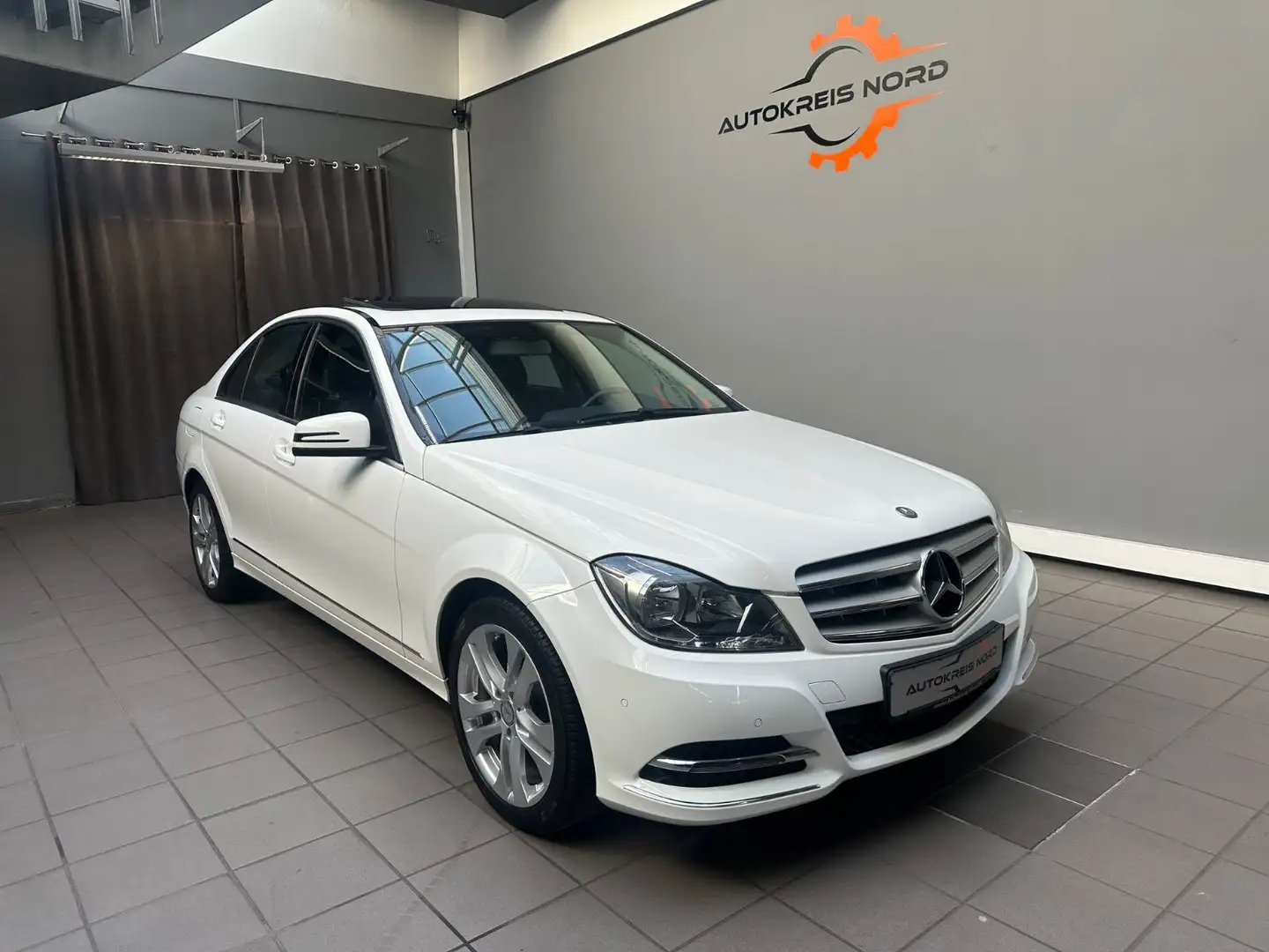 Mercedes-Benz C 180 Lim. CGI BlueEfficiency +HU NEU+AHK+SHD+ Weiß - 1