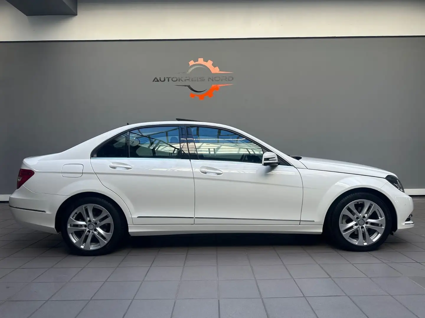 Mercedes-Benz C 180 Lim. CGI BlueEfficiency +HU NEU+AHK+SHD+ Weiß - 2