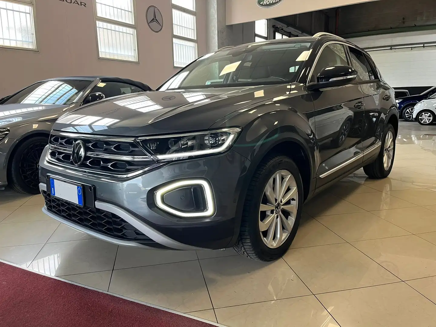 Volkswagen T-Roc 2022 1.5 tsi dsg Grigio - 1
