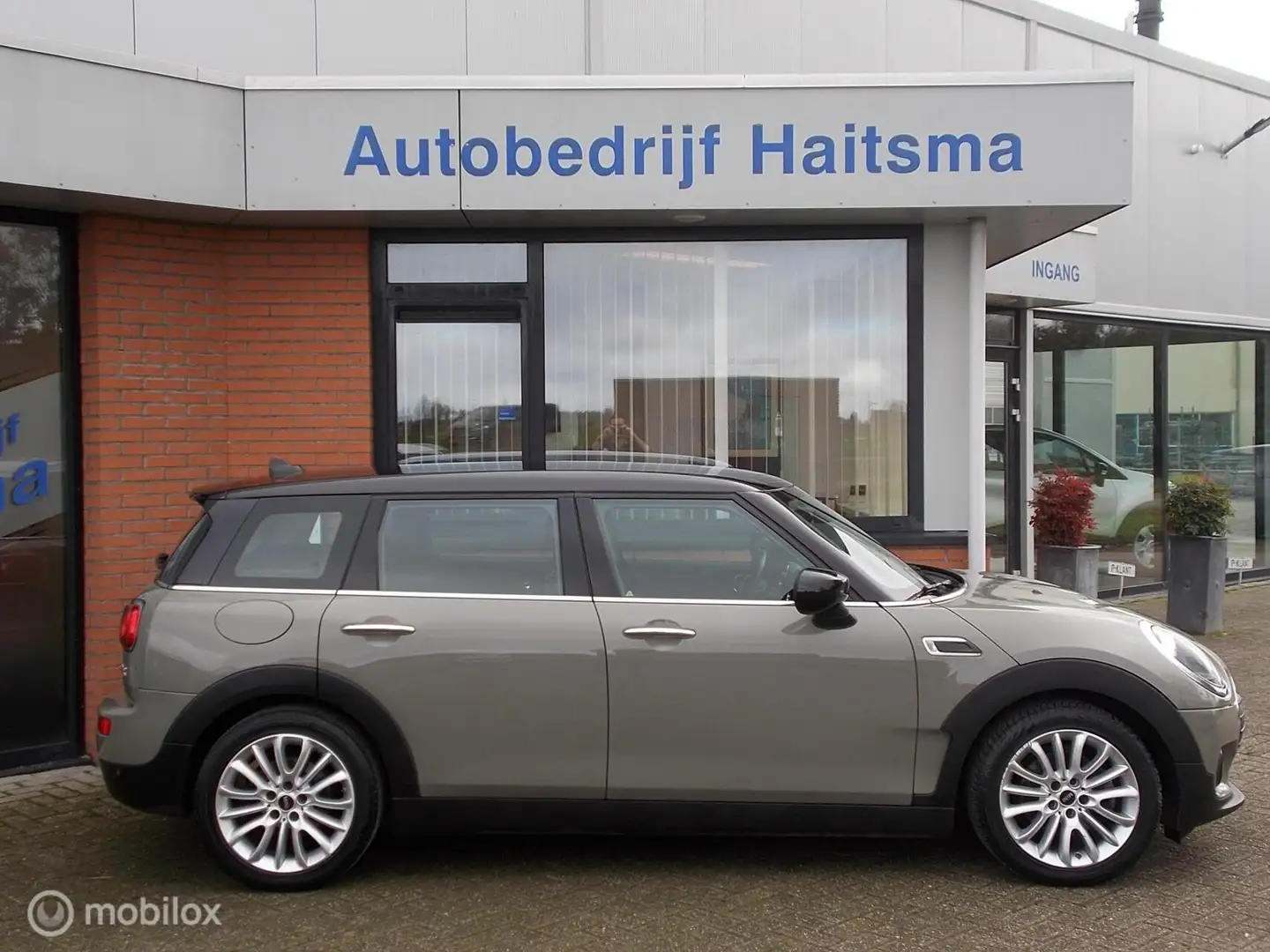 MINI Cooper Clubman 1.5 Business Ed. Automaat | navi | Tr.hk Grau - 2