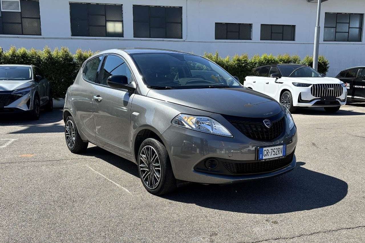 Lancia Ypsilon 1.0 FireFly 5 porte S&S Hybrid Silver
