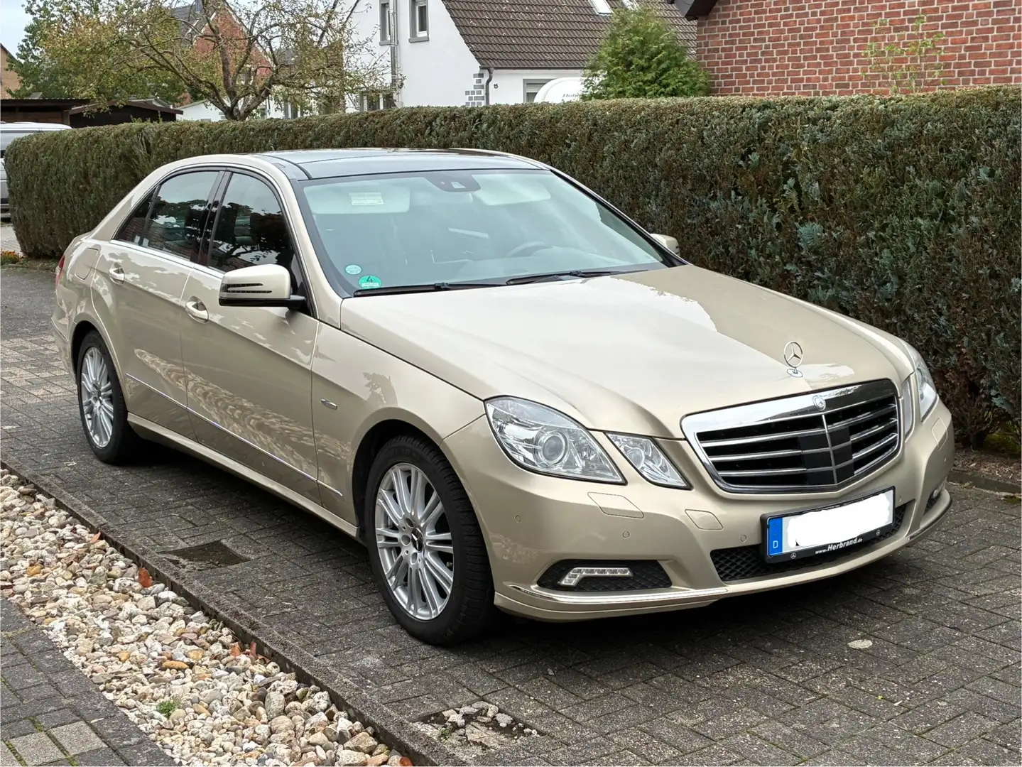 Mercedes-Benz E 350 E 350 CDI BlueEfficiency 4Matic Beige - 1
