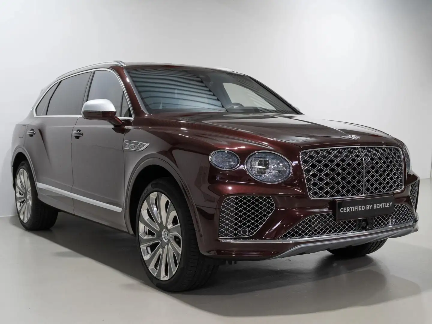 Bentley Bentayga EWB Mulliner von BENTLEY FRANKFURT Rot - 1