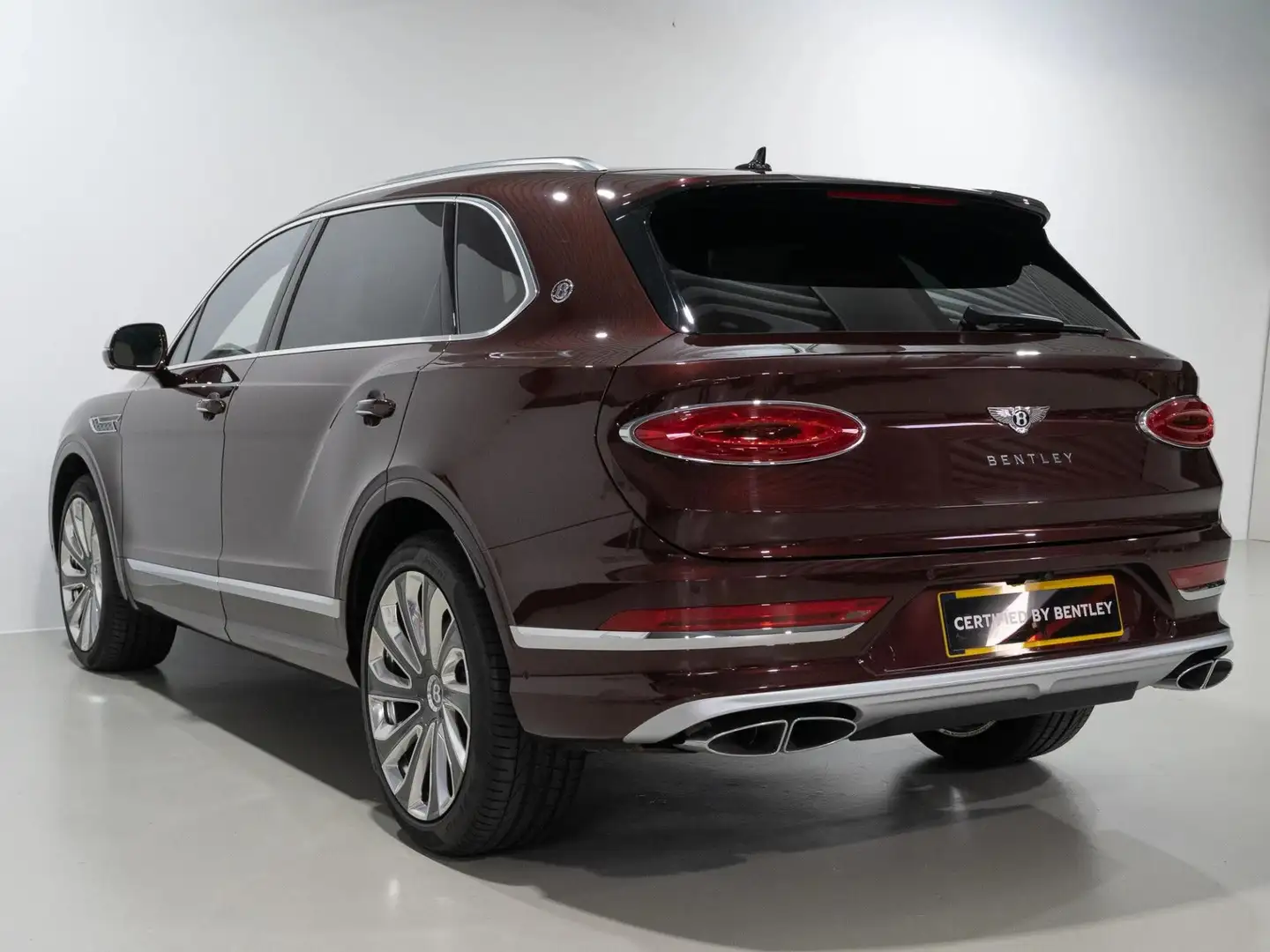 Bentley Bentayga EWB Mulliner von BENTLEY FRANKFURT Rot - 2