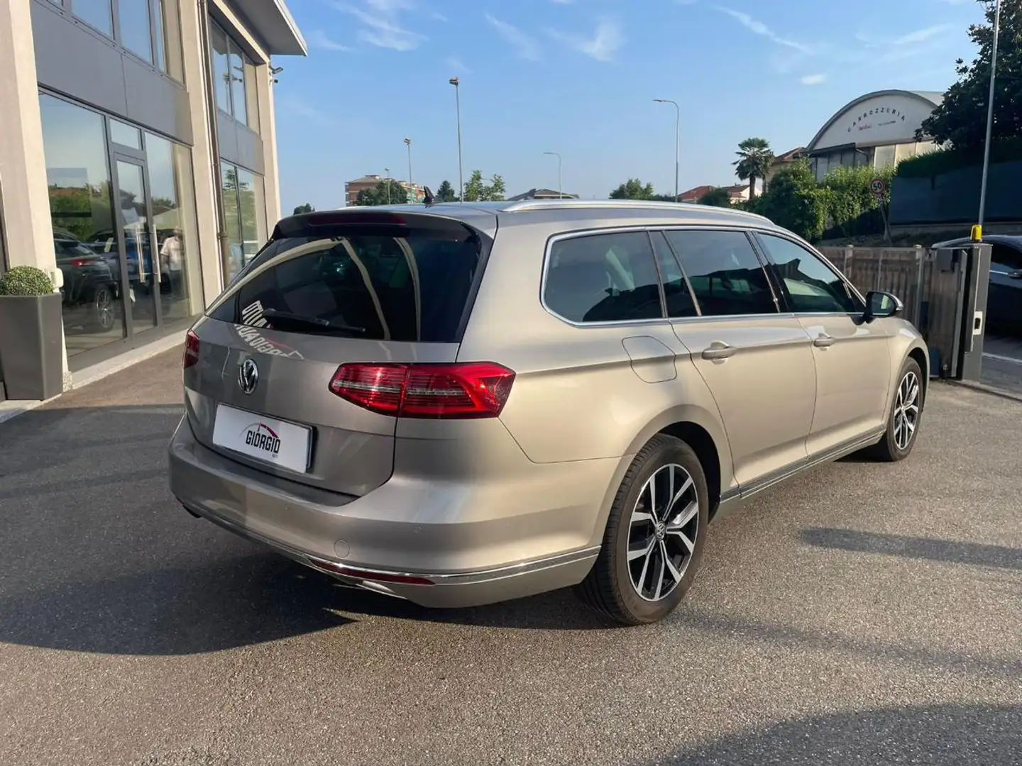 Volkswagen Passat Variant 2.0 TDI SCR 190 CV DSG Executive BMT Grigio - 2