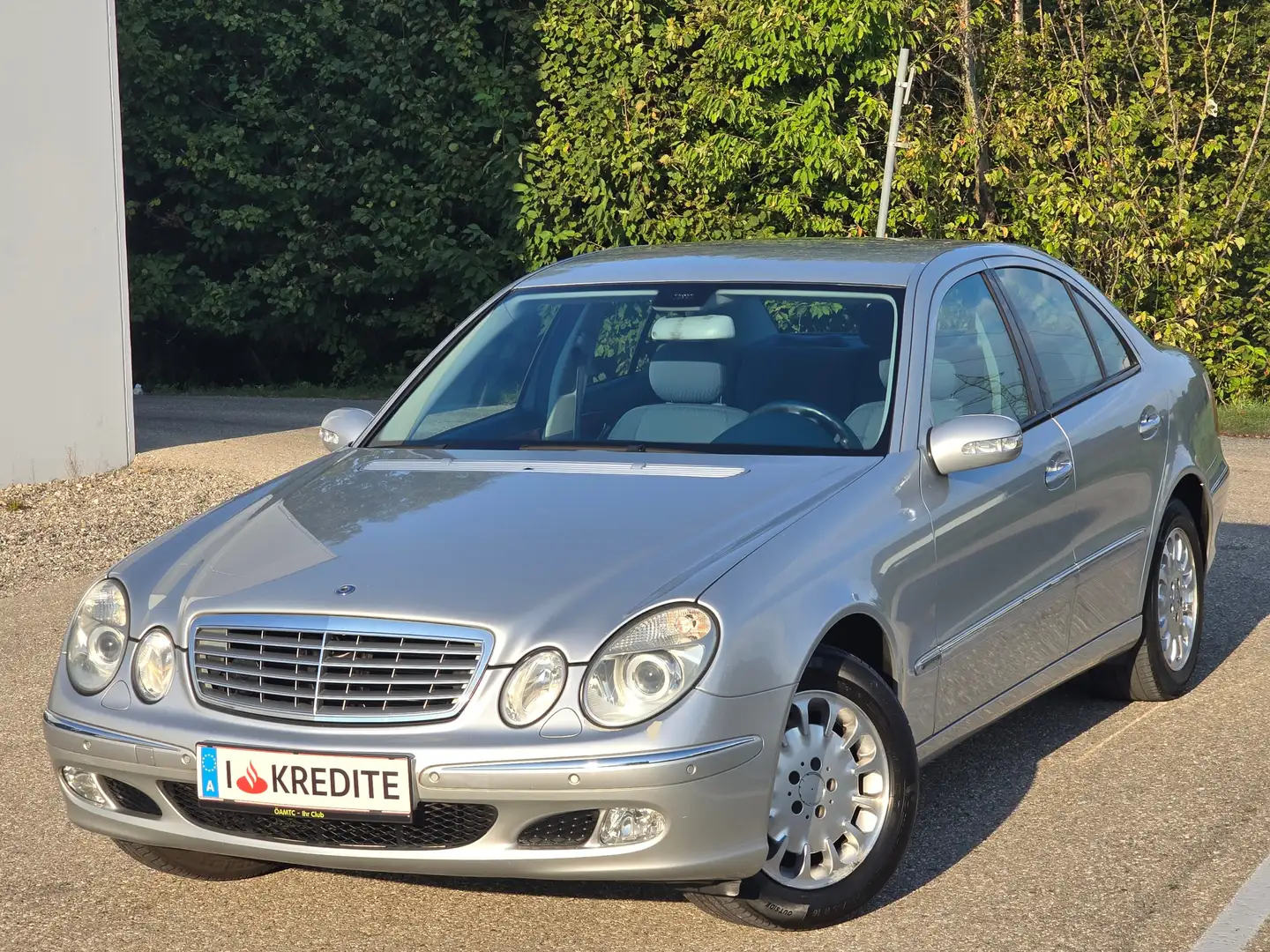 Mercedes-Benz E 320 E 320 Top* Kredit* Automatik* Klima* Grau - 1