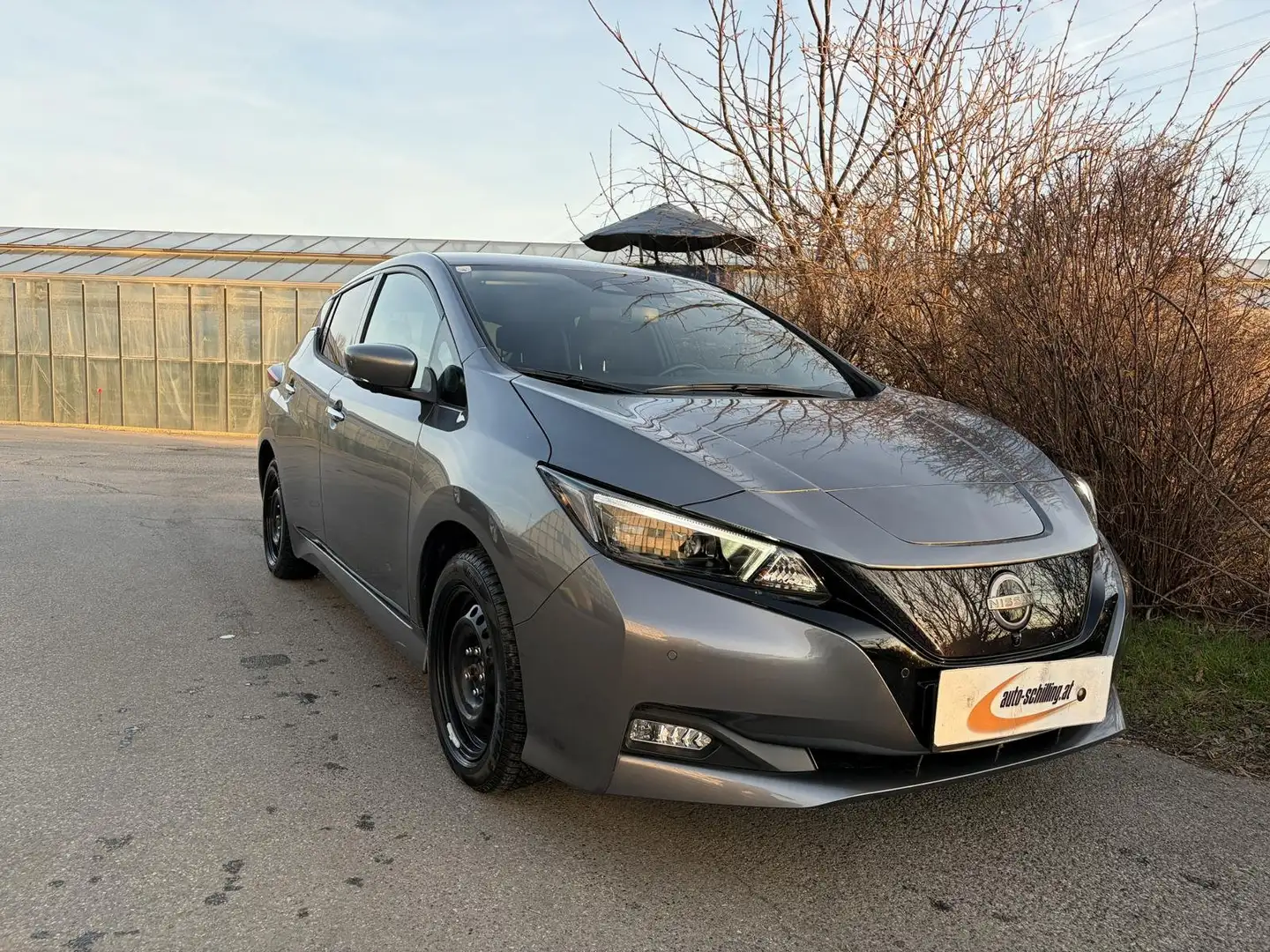 Nissan Leaf 40kWh*wenig KM* *viele Extras* Eigenbatterie SR+WR Grau - 1