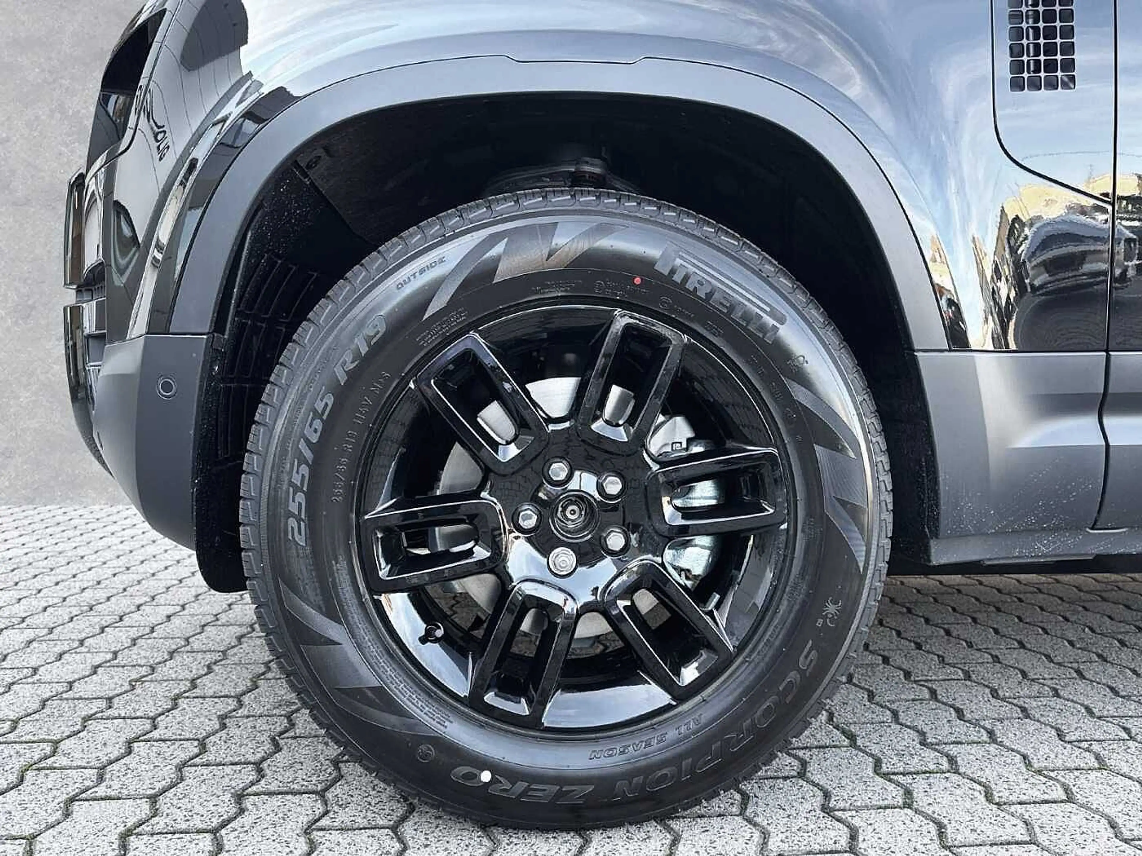 Land Rover Defender 90 Hard Top D250 S Notsitz AHK Luft — photo 9