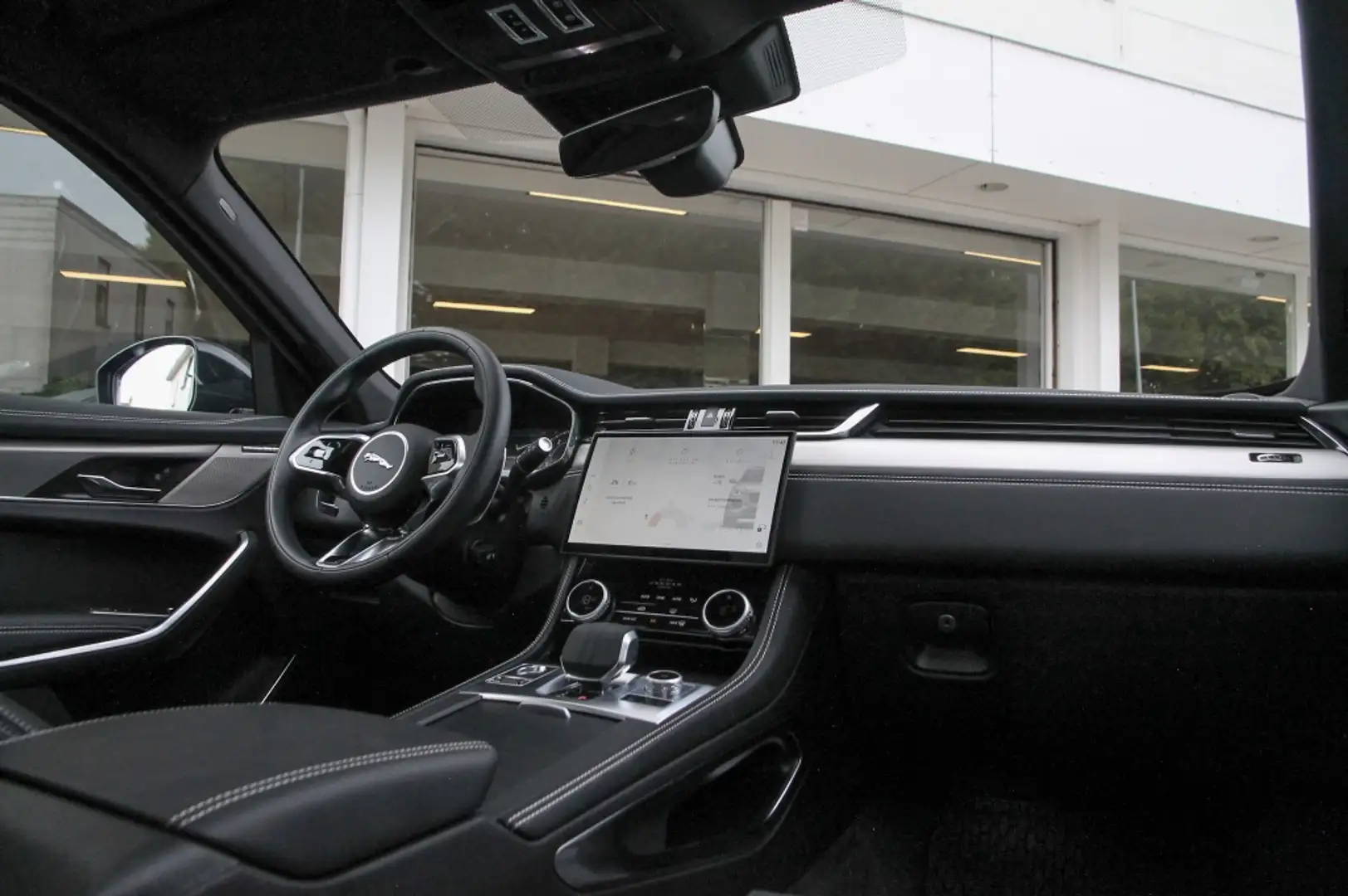 Jaguar F-Pace 2.0 P400e R-Dynamic I 90 Years I Pano I ACC I 5Jaa Zwart - 2