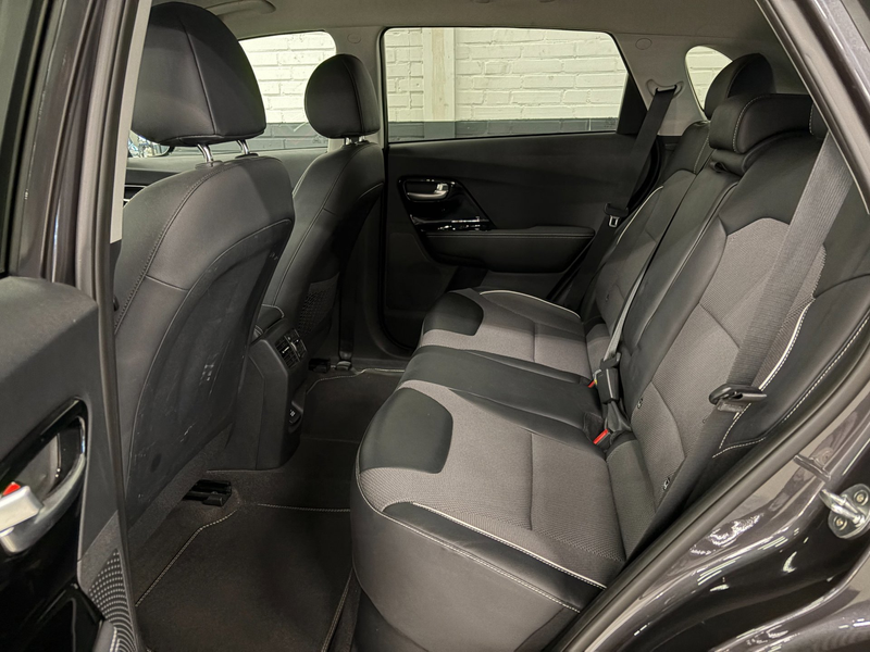 Kia e-Niro ExecutiveLine 64 kWh JBL audio / Leder-stof — photo 11