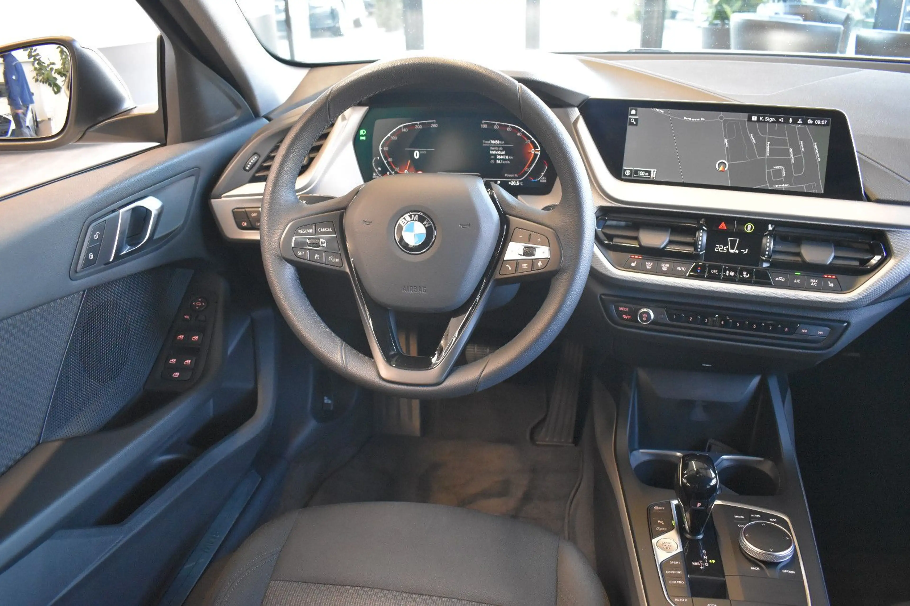 BMW 118 d Limo Advantage Aut. LED~LiveCockpit~DAB~17" — photo 10
