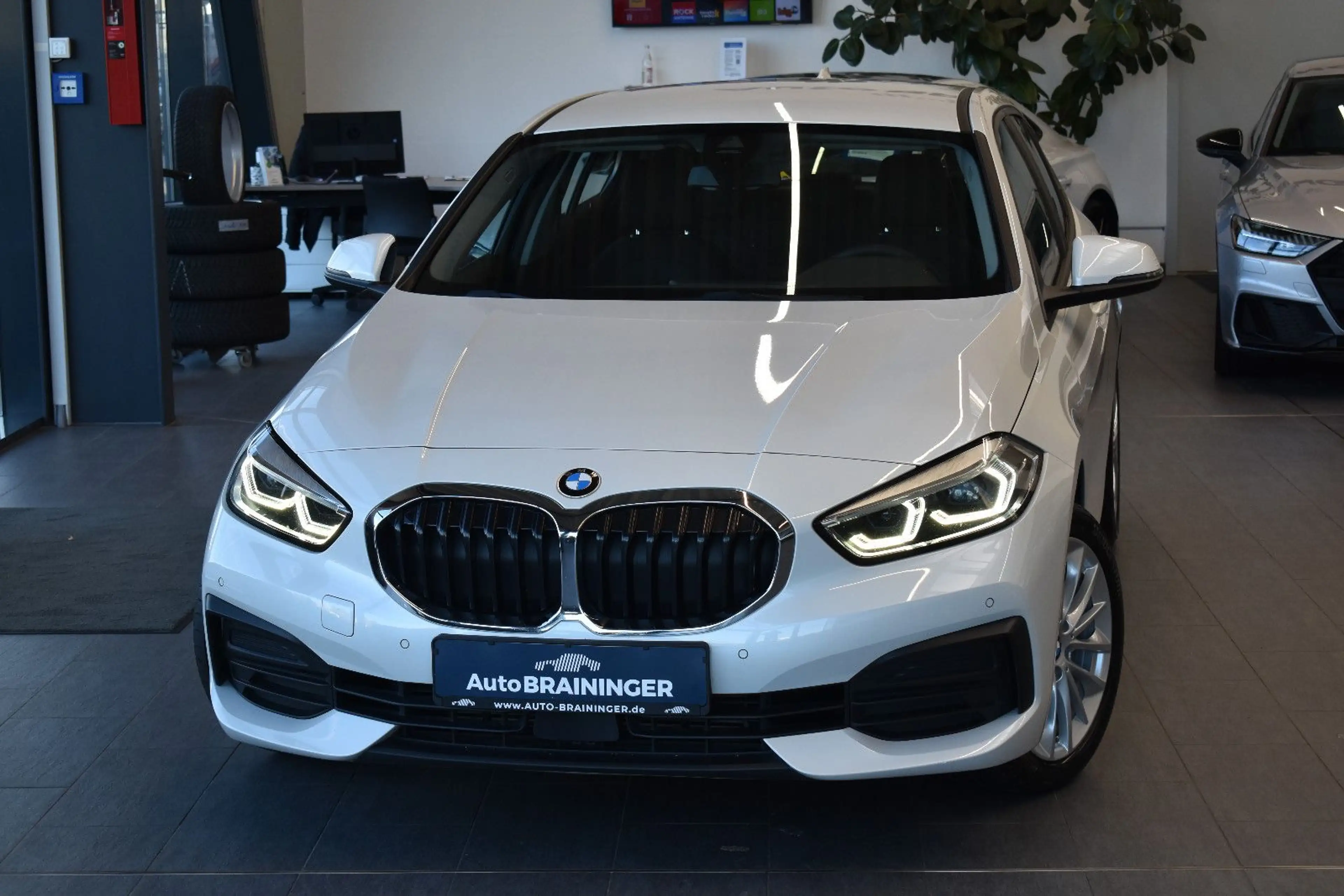 BMW 118 d Limo Advantage Aut. LED~LiveCockpit~DAB~17"