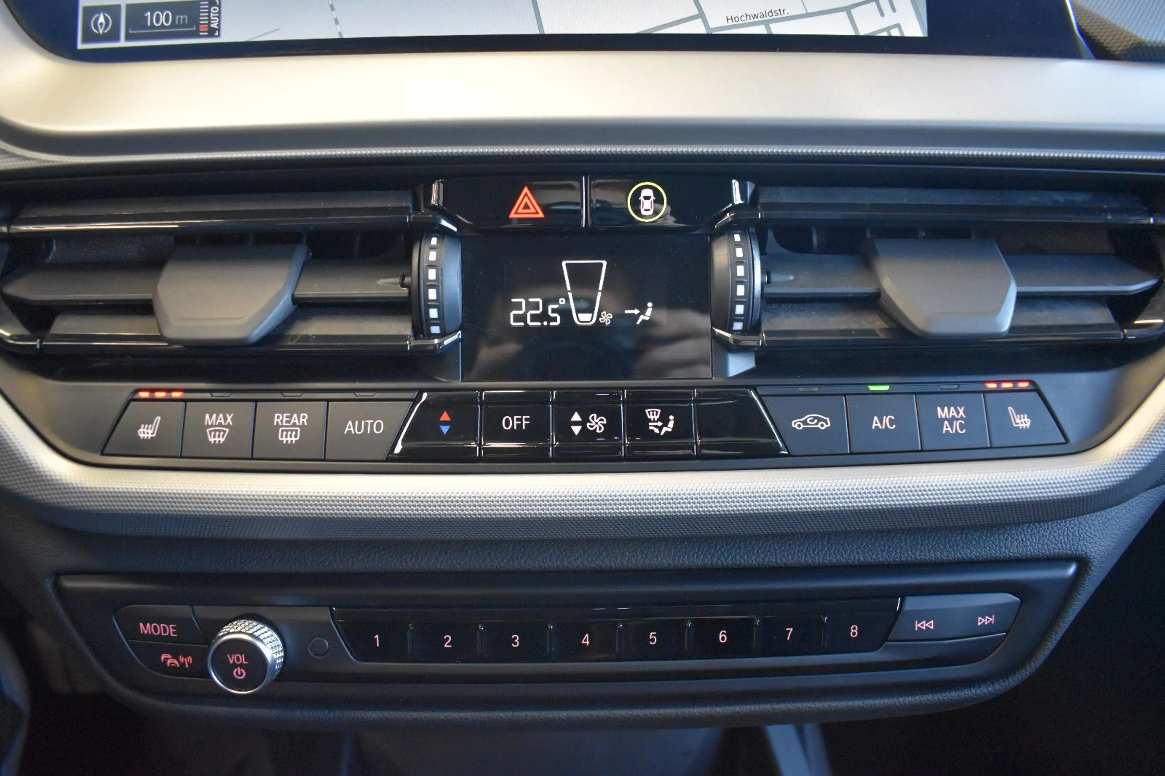 BMW 118 d Limo Advantage Aut. LED~LiveCockpit~DAB~17" — photo 13