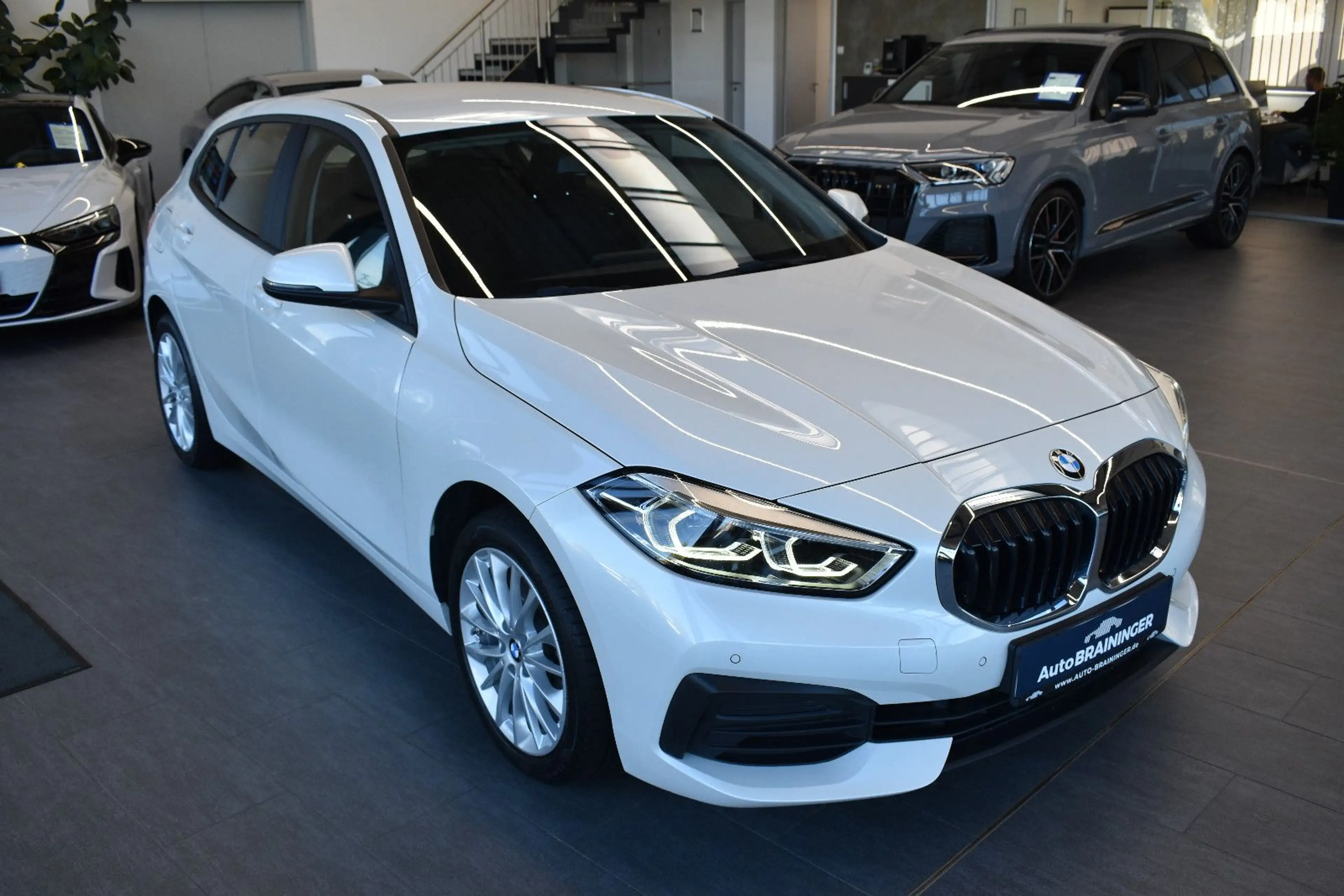 BMW 118 d Limo Advantage Aut. LED~LiveCockpit~DAB~17" — photo 5