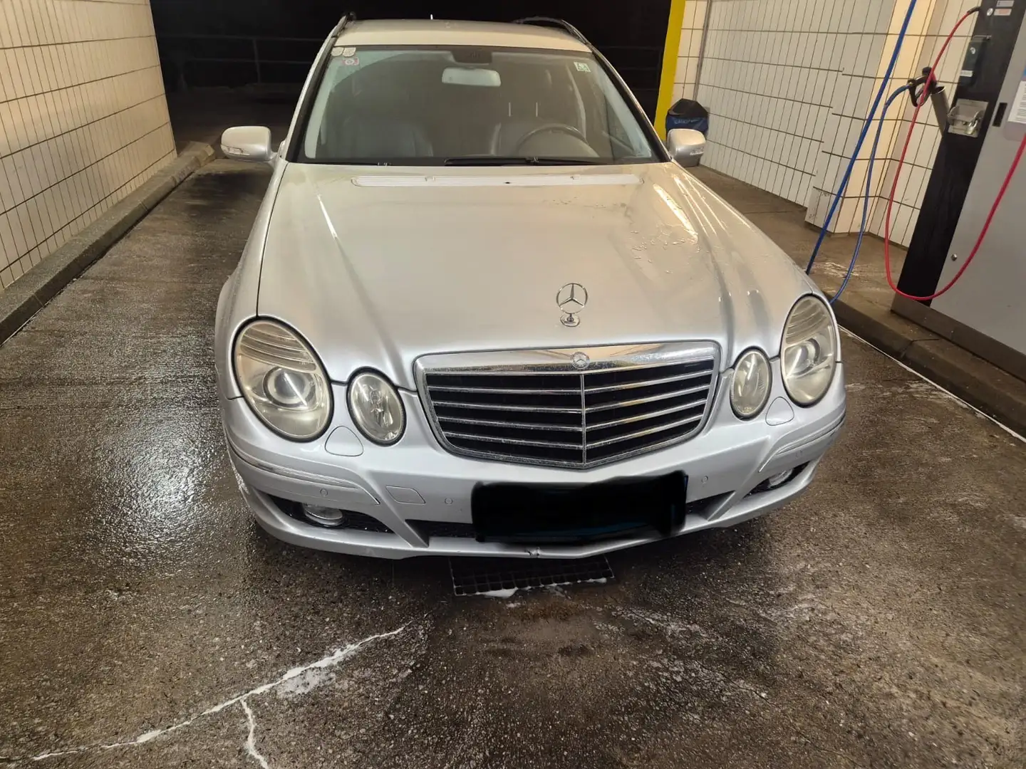 Mercedes-Benz E 280 T Avantgarde CDI Aut. Stříbrná - 1