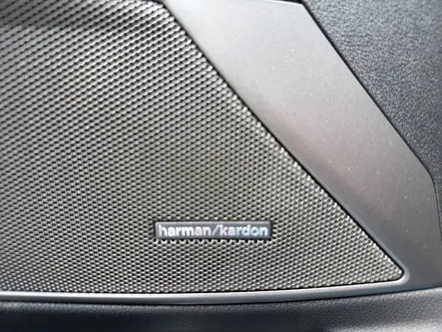 BMW 3 Series view 14